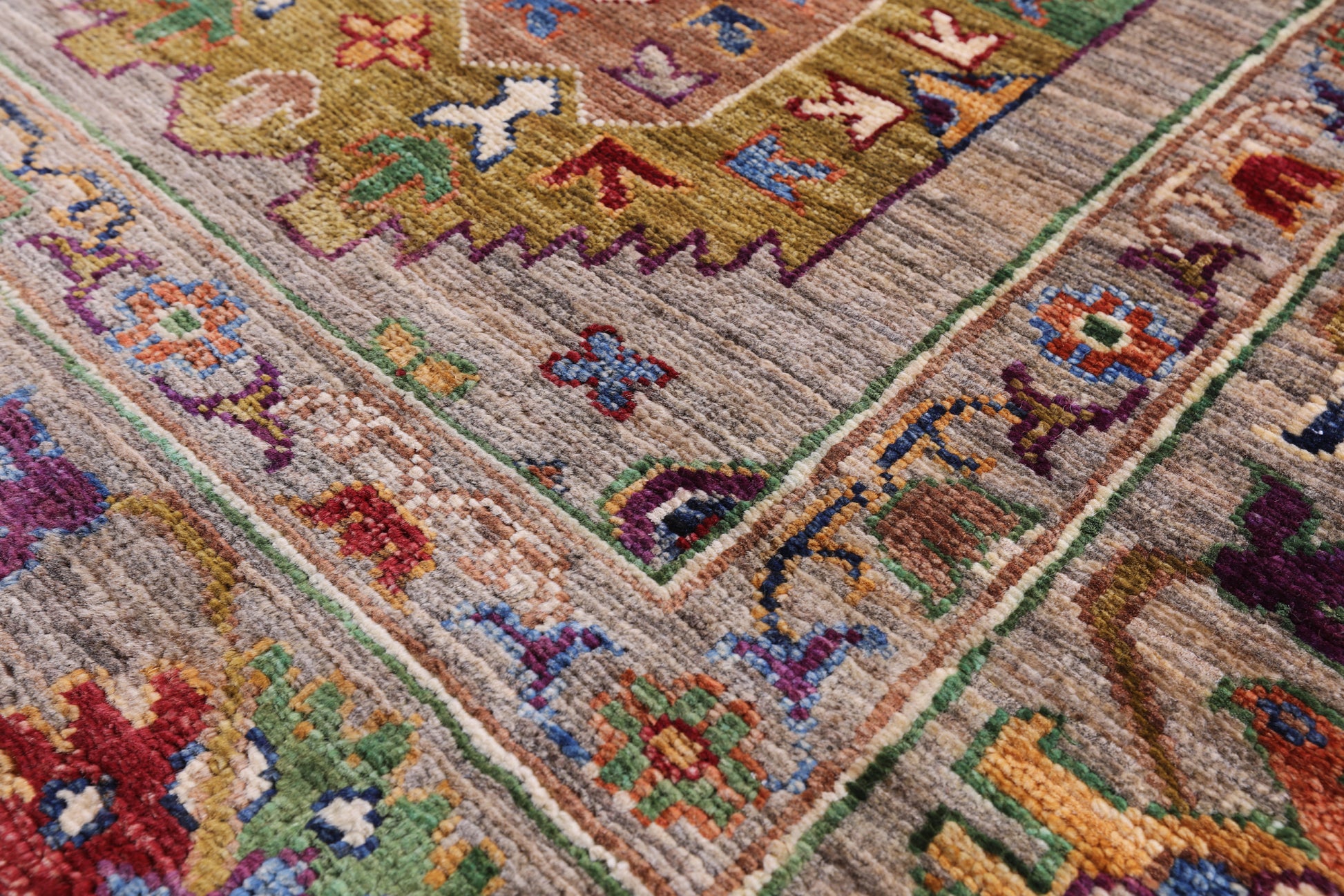 Turkmen Ersari Handmade Wool Rug - 5' 10" X 7' 10" - Golden Nile