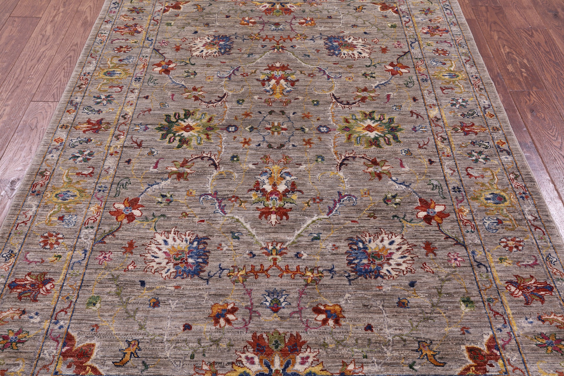 Peshawar Hand Knotted Wool Rug - 4' 11" X 6' 11" - Golden Nile