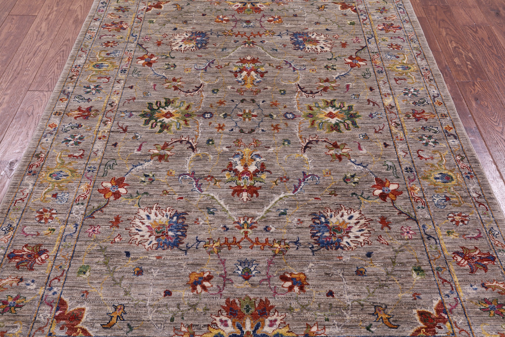Peshawar Hand Knotted Wool Rug - 4' 11" X 6' 11" - Golden Nile