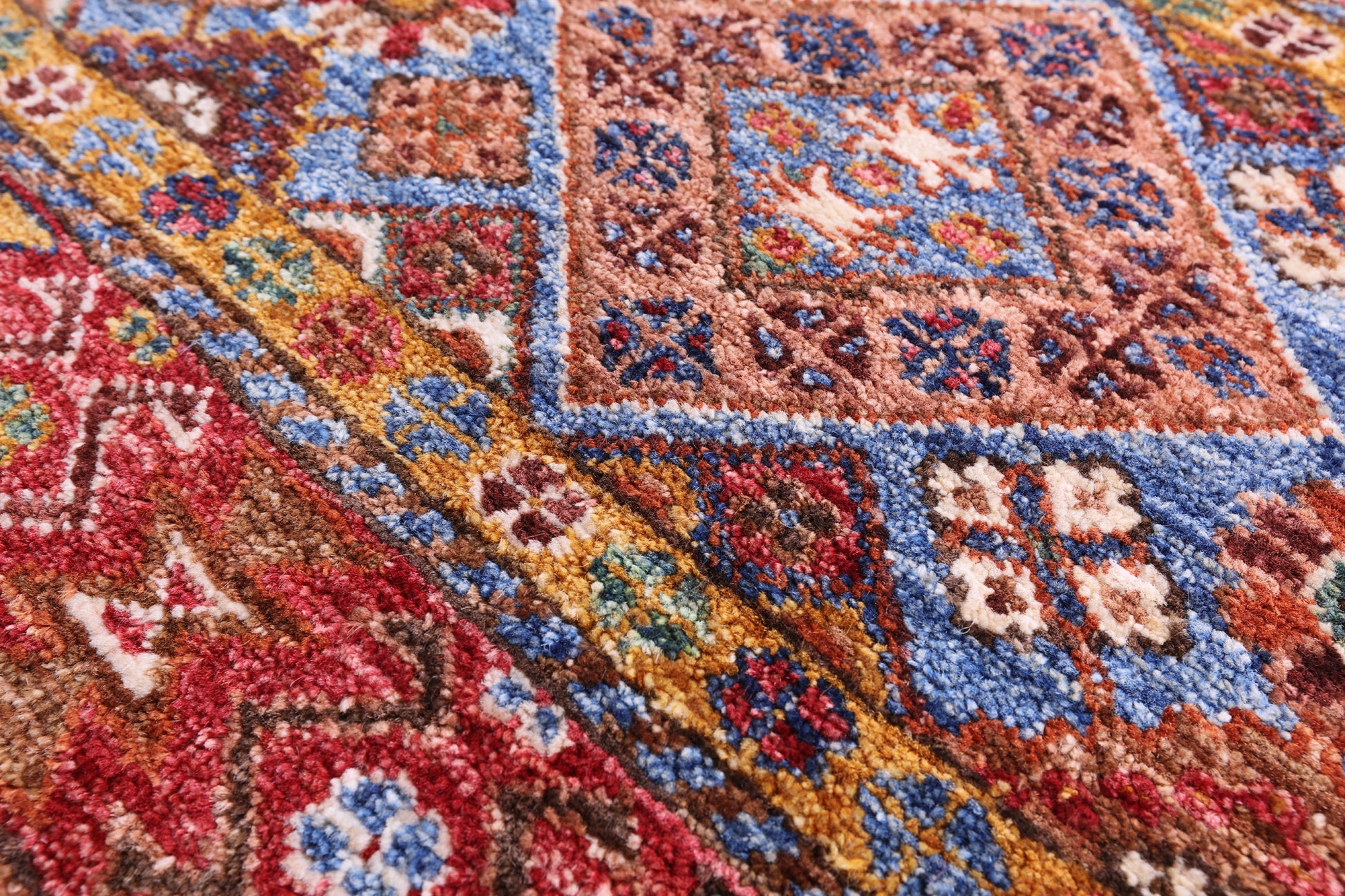 Khorjin Persian Gabbeh Handmade Wool Rug - 5' 11" X 7' 8" - Golden Nile