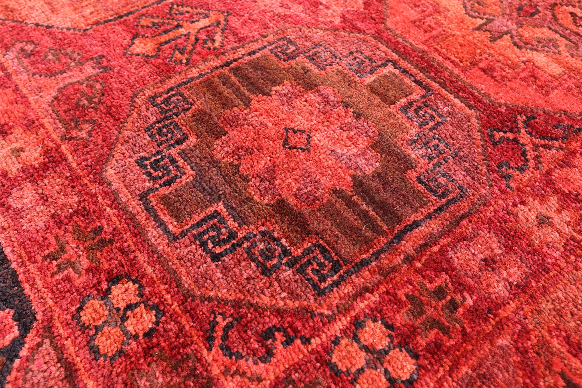 Red Turkmen Ersari Hand Knotted Wool Rug - 5' 9" X 7' 10" - Golden Nile