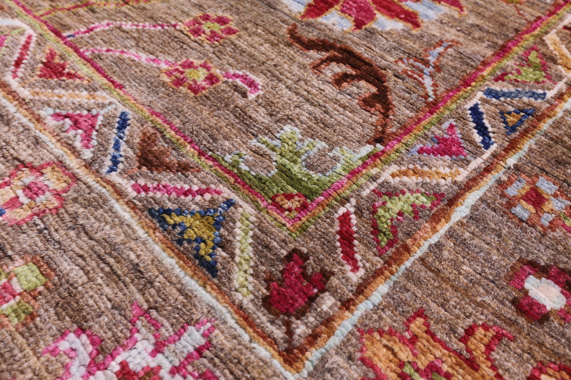 Peshawar Hand Knotted Wool Rug - 5' 9" X 8' 5" - Golden Nile