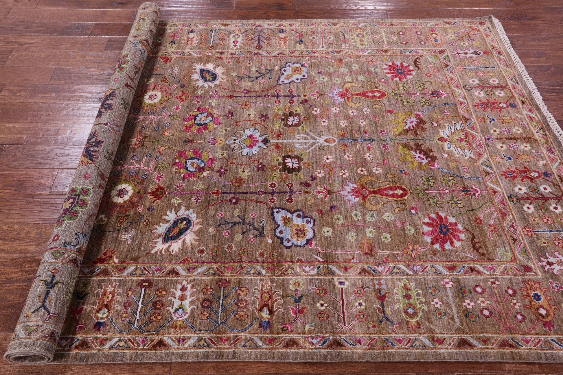 Peshawar Hand Knotted Wool Rug - 5' 9" X 8' 5" - Golden Nile