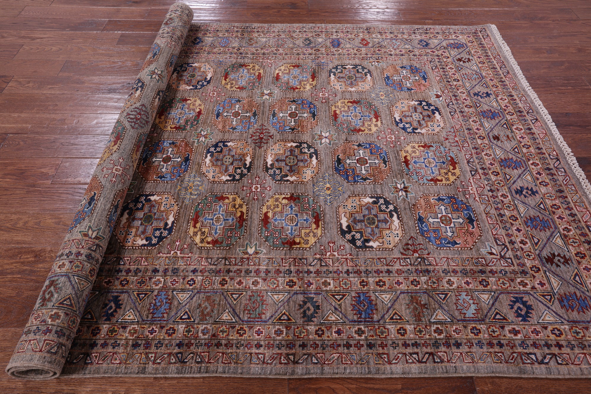 Turkmen Ersari Hand Knotted Wool Rug - 5' 9" X 7' 10" - Golden Nile