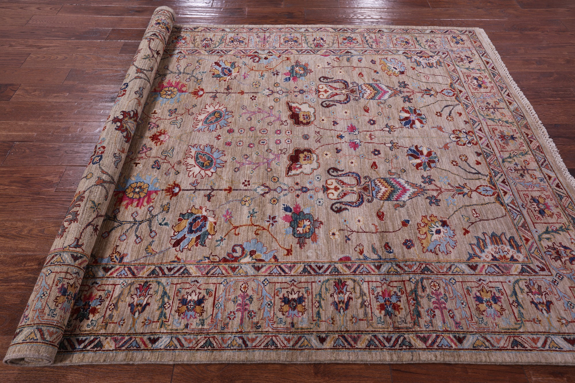 Peshawar Hand Knotted Wool Rug - 5' 10" X 7' 7" - Golden Nile