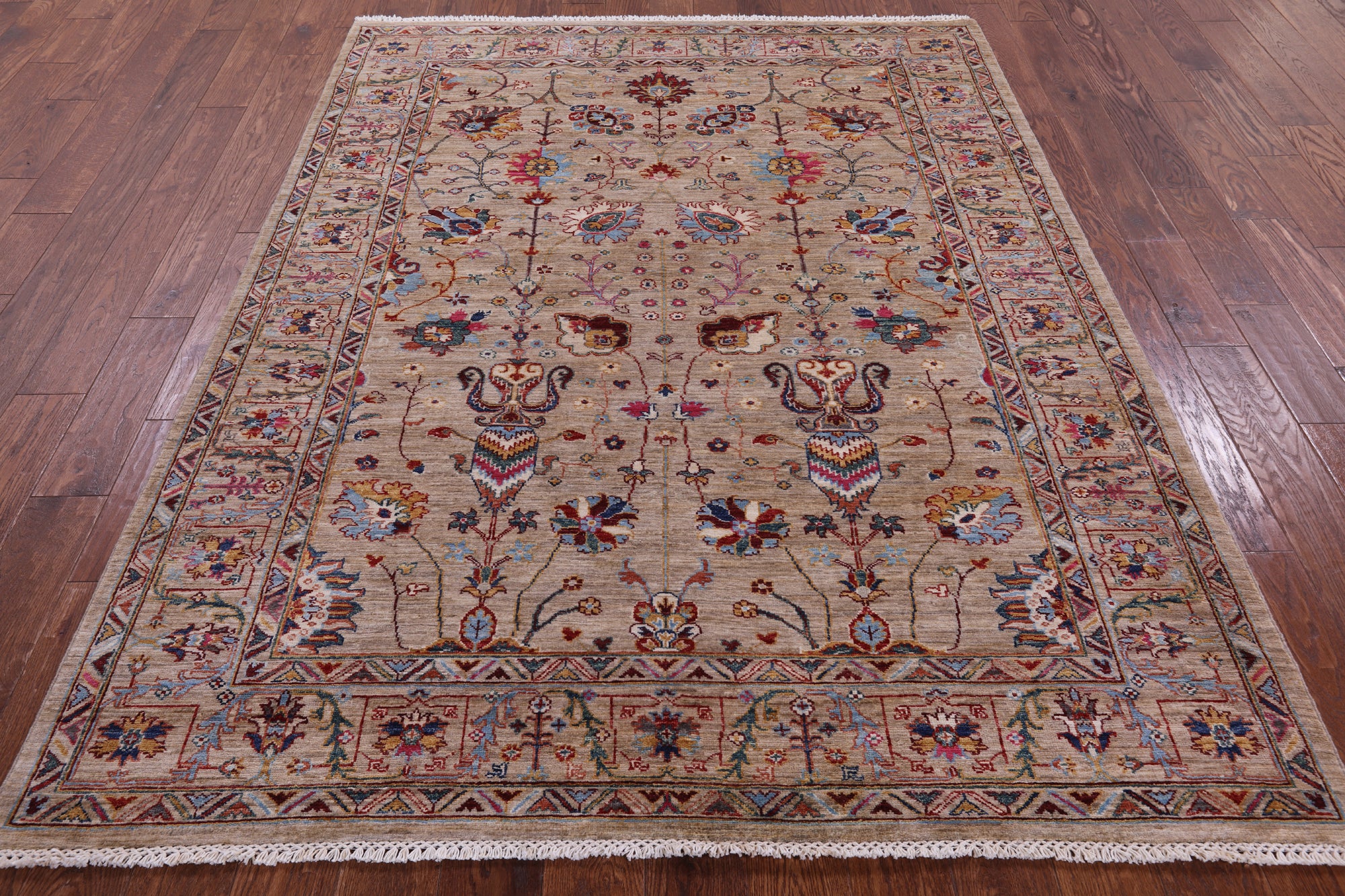 Peshawar Hand Knotted Wool Rug - 5' 10" X 7' 7" - Golden Nile