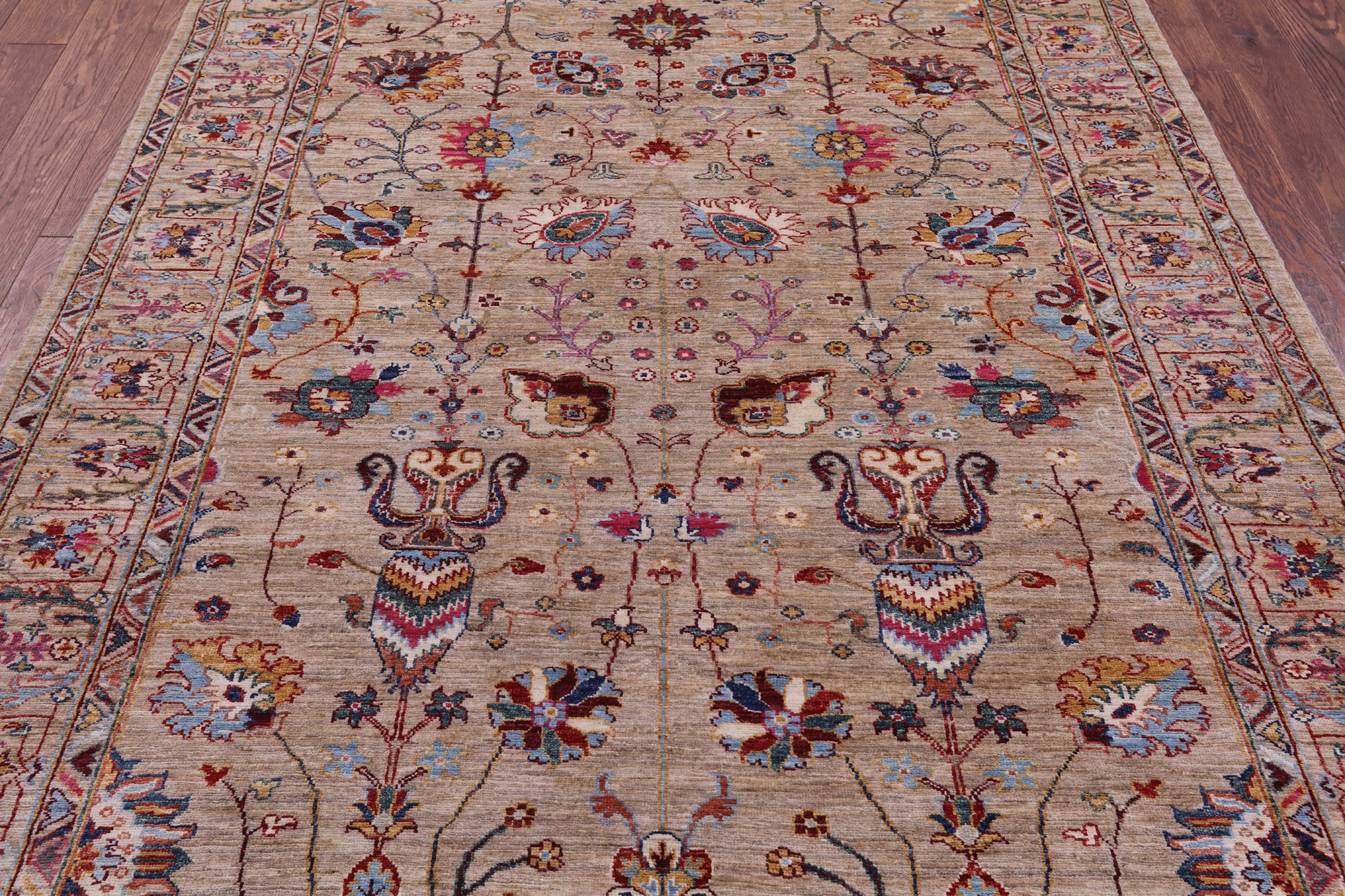 Peshawar Hand Knotted Wool Rug - 5' 10" X 7' 7" - Golden Nile