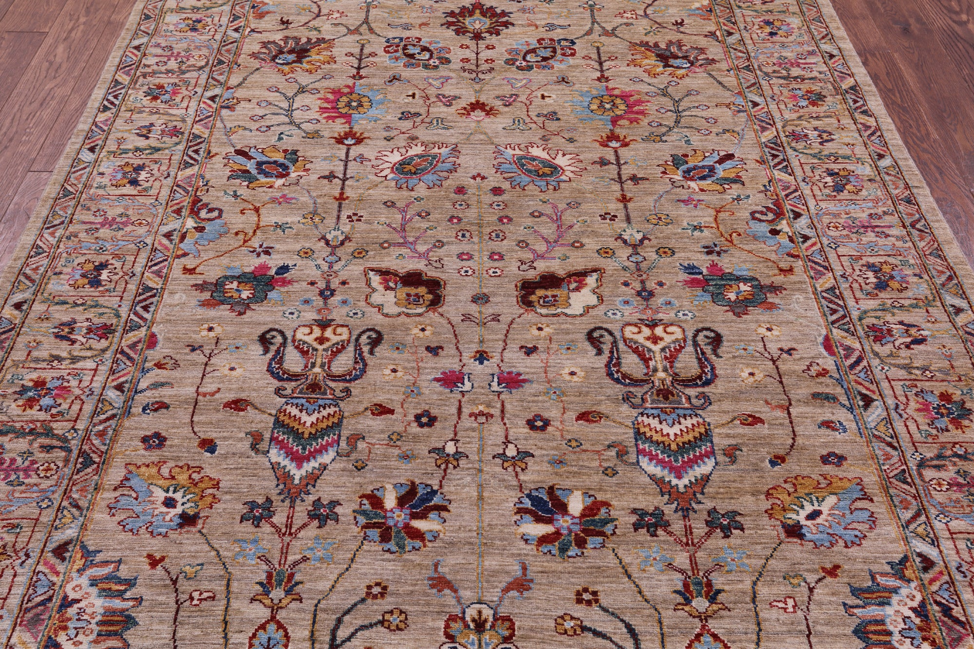 Peshawar Hand Knotted Wool Rug - 5' 10" X 7' 7" - Golden Nile
