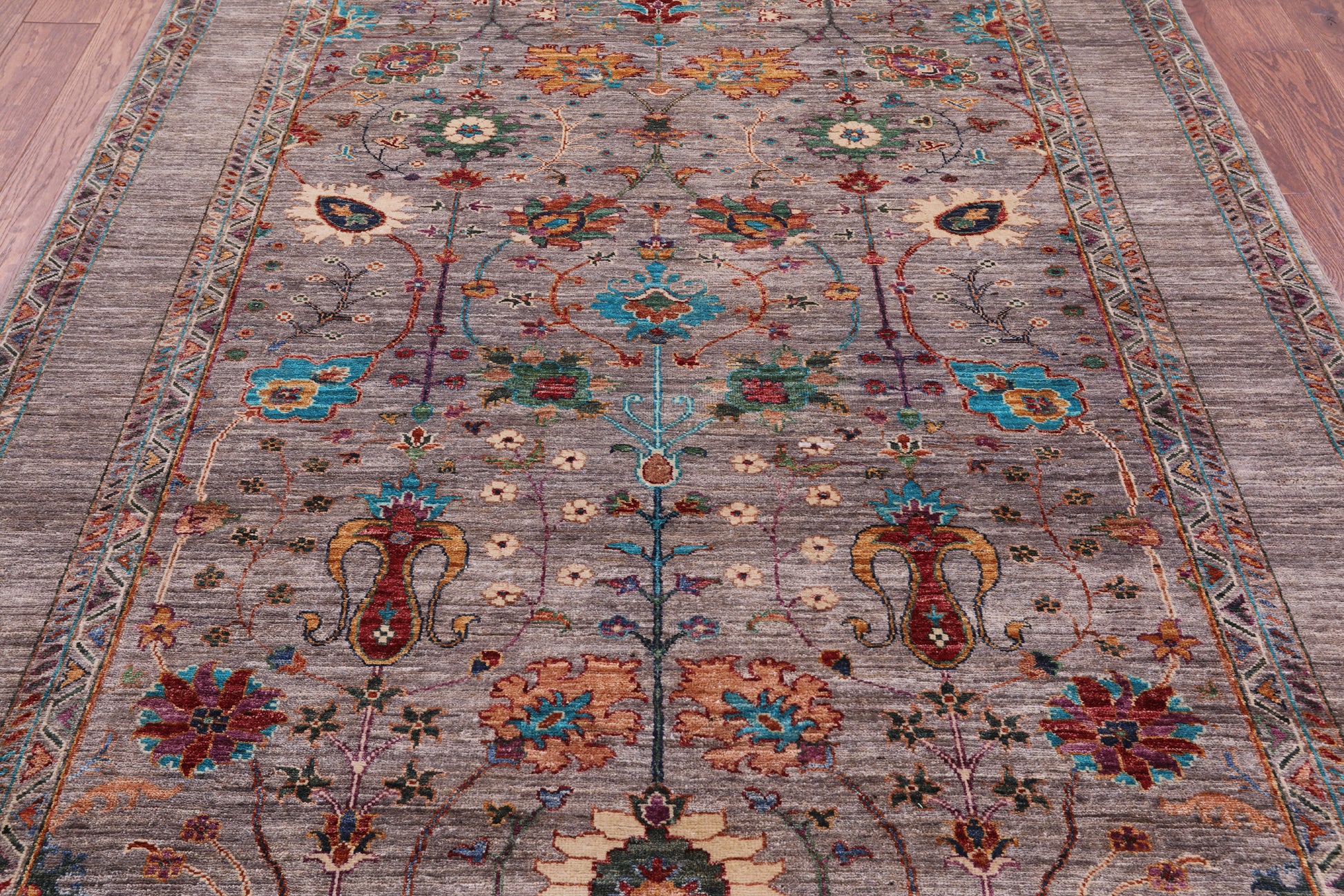 Peshawar Hand Knotted Wool Rug - 5' 10" X 7' 6" - Golden Nile