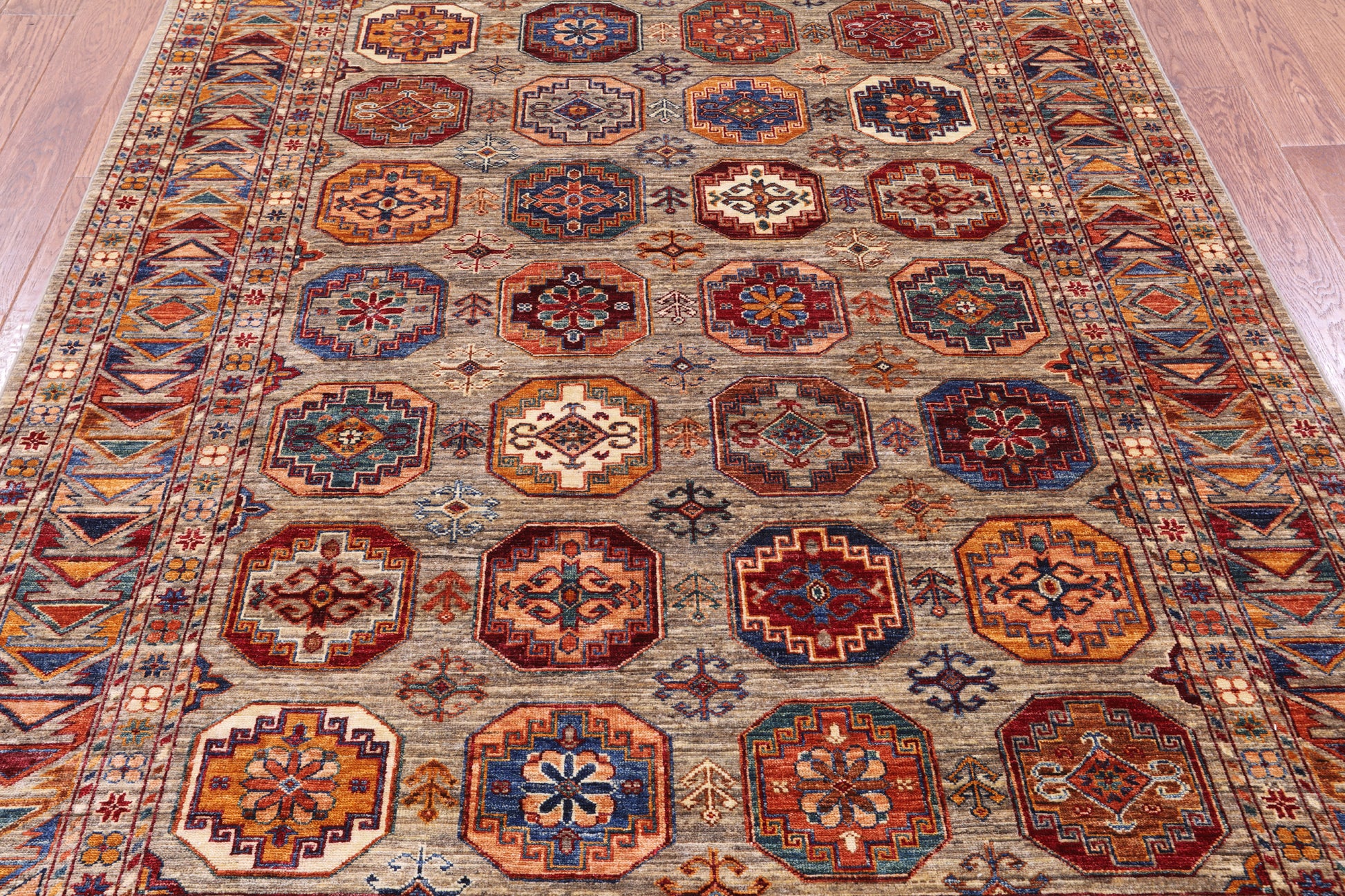 Turkmen Ersari Hand Knotted Wool Rug - 5' 9" X 7' 7" - Golden Nile
