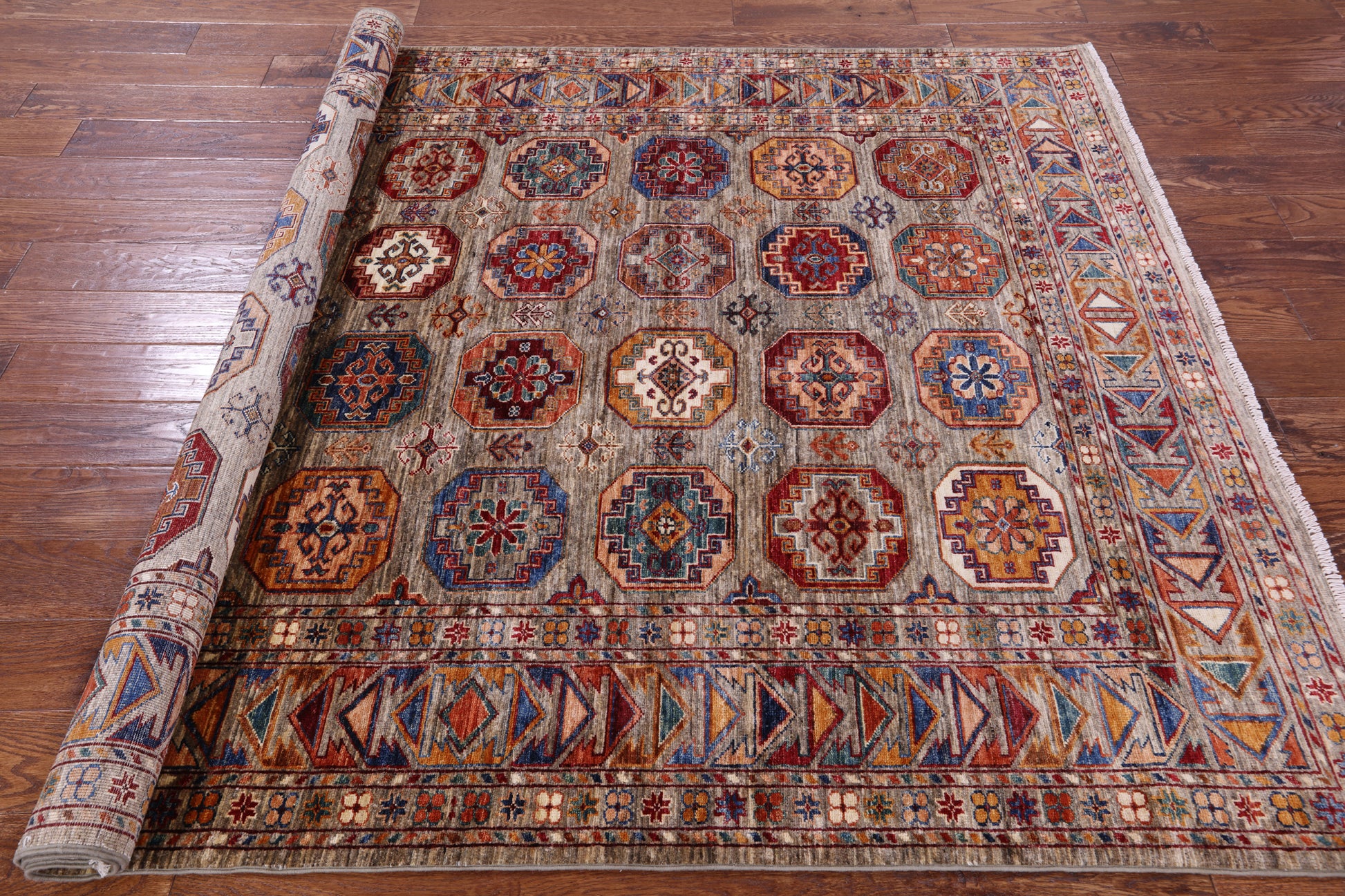 Turkmen Ersari Hand Knotted Wool Rug - 5' 9" X 7' 7" - Golden Nile