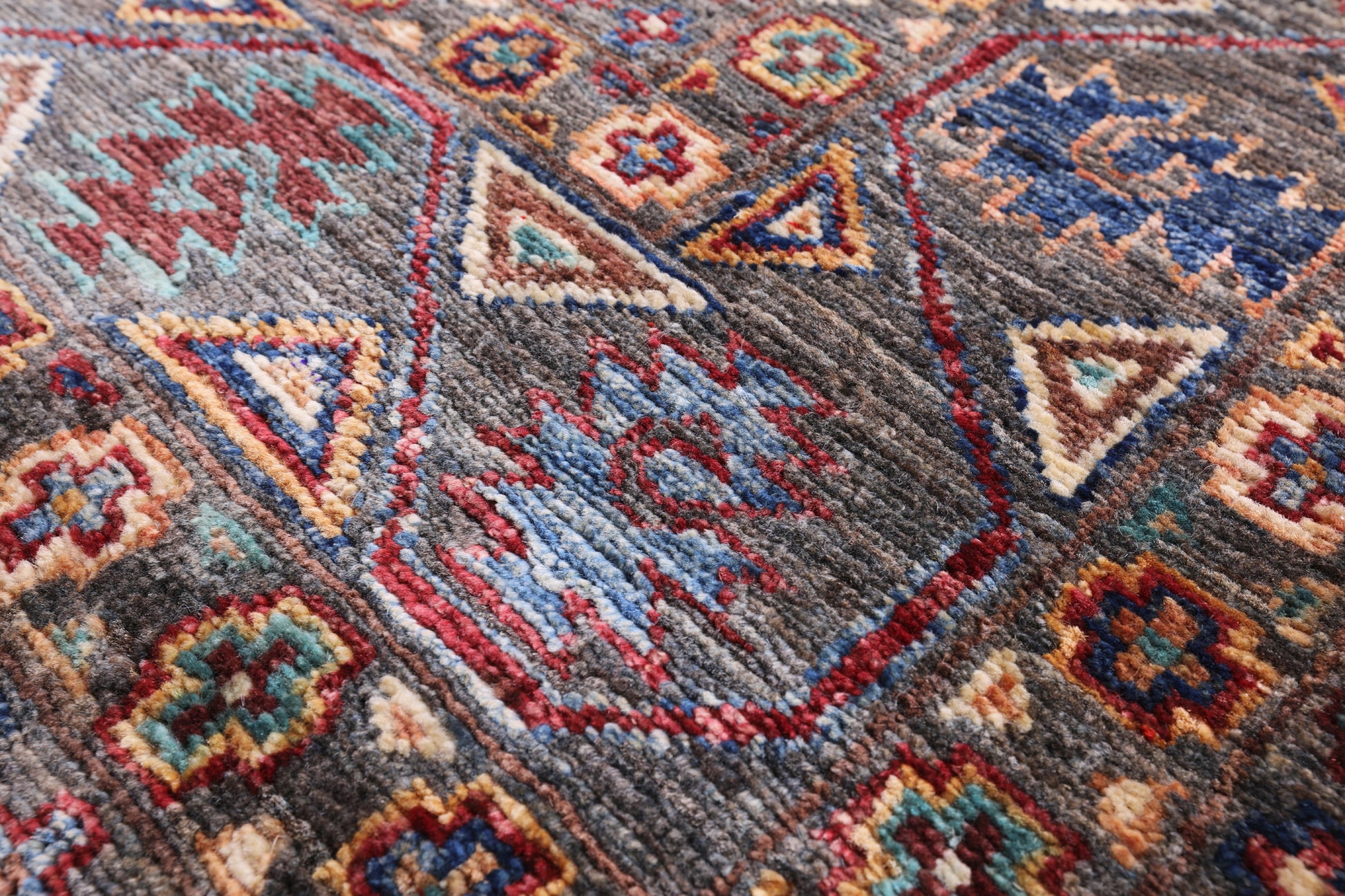 Turkmen Ersari Hand Knotted Wool Rug - 5' 2" X 6' 8" - Golden Nile