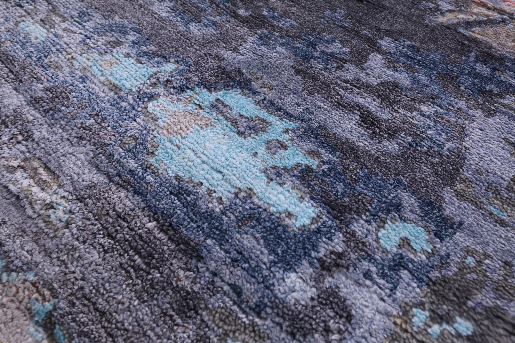 Parrot Design Contemporary Hand Knotted Wool & Silk Rug - 9' 0" X 12' 2" - Golden Nile