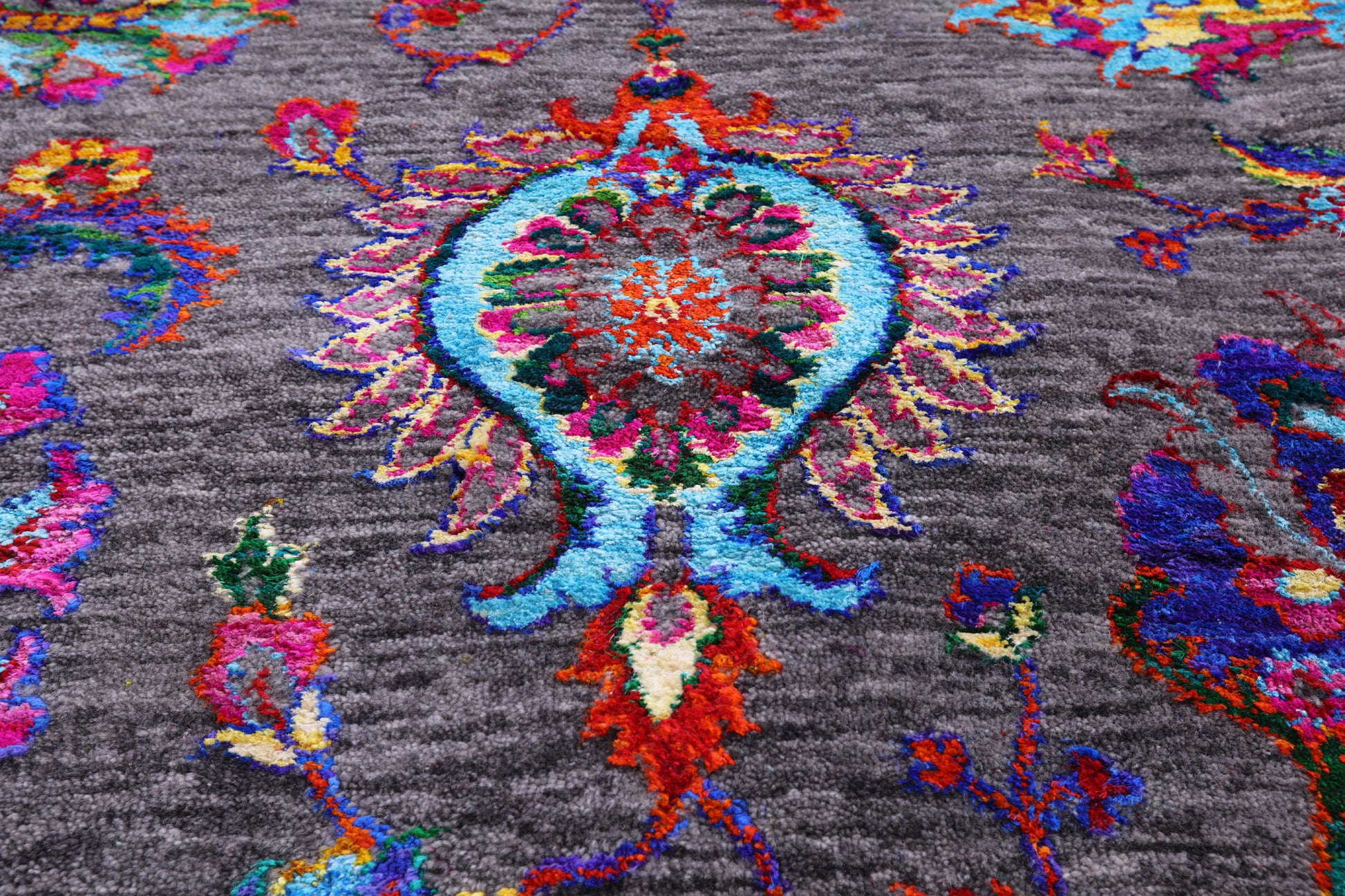 Grey Persian Hand Knotted Wool & Silk Rug - 7' 11" X 10' 3" - Golden Nile