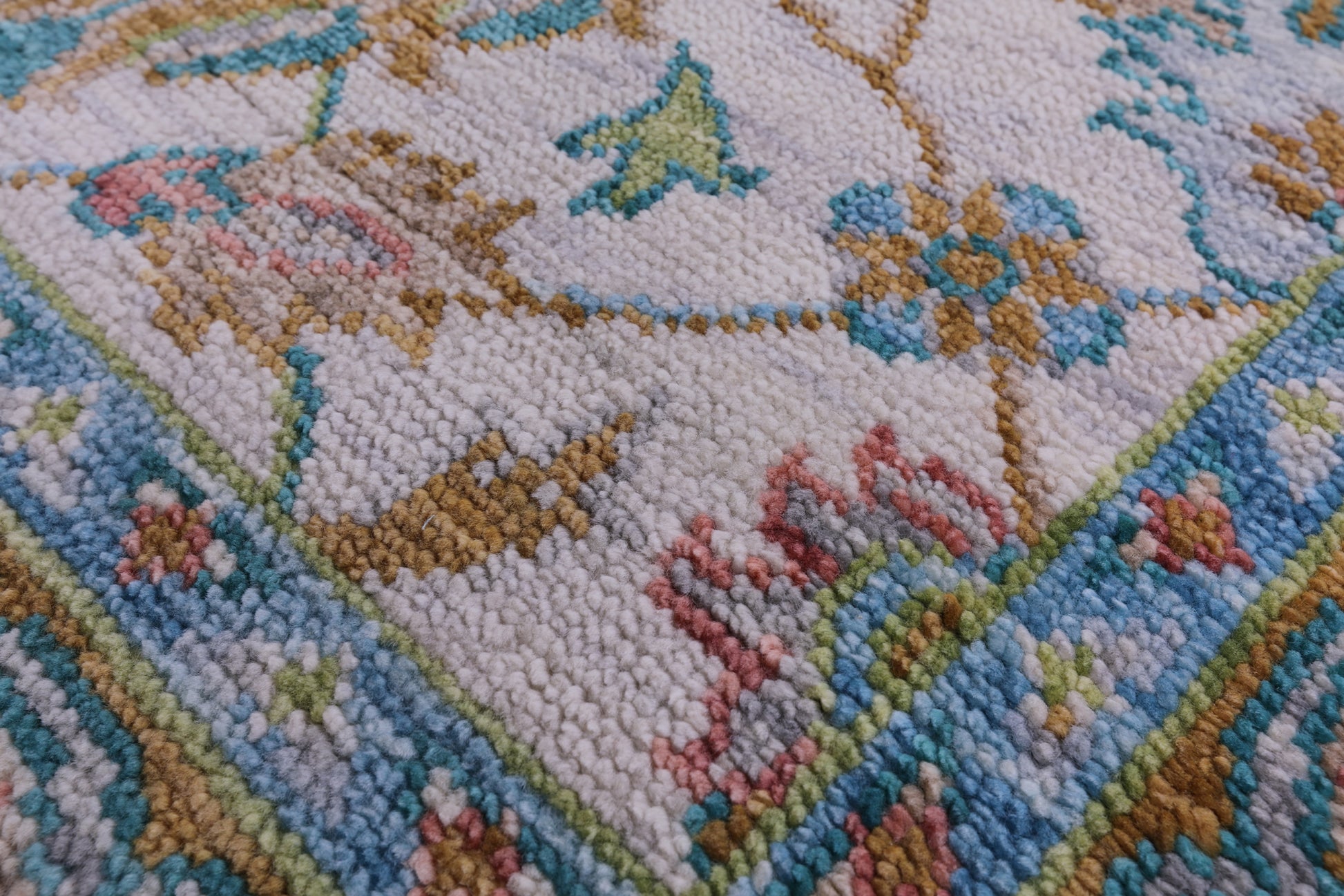Ivory William Morris Hand Knotted Wool Rug - 6' 1" X 9' 3" - Golden Nile