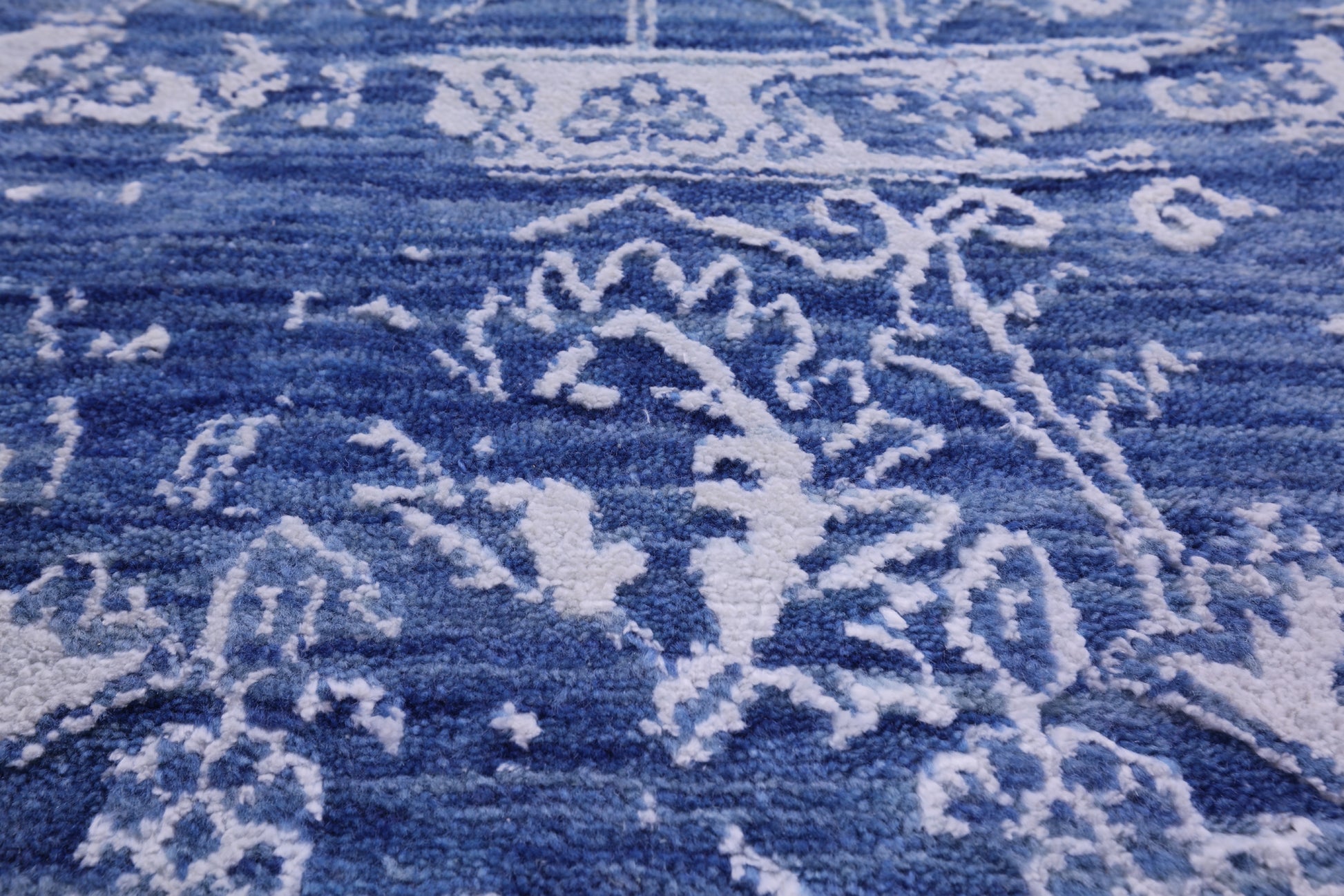 Blue Round Persian Handmade Wool & Silk Rug - 8' 0" X 8' 0" - Golden Nile