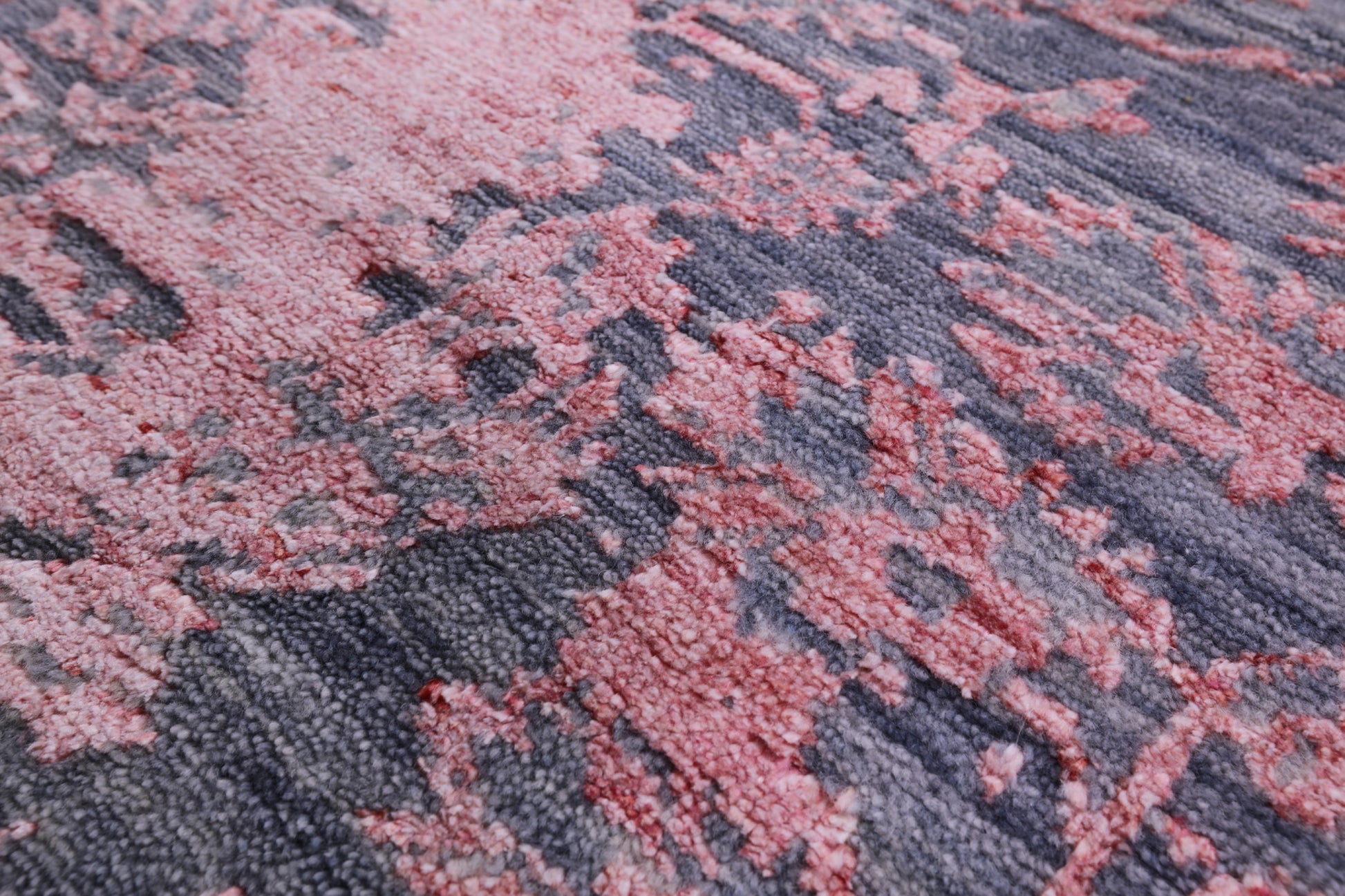 Grey Contemporary Hand Knotted Wool & Silk Runner Rug - 2' 7" X 14' 9" - Golden Nile