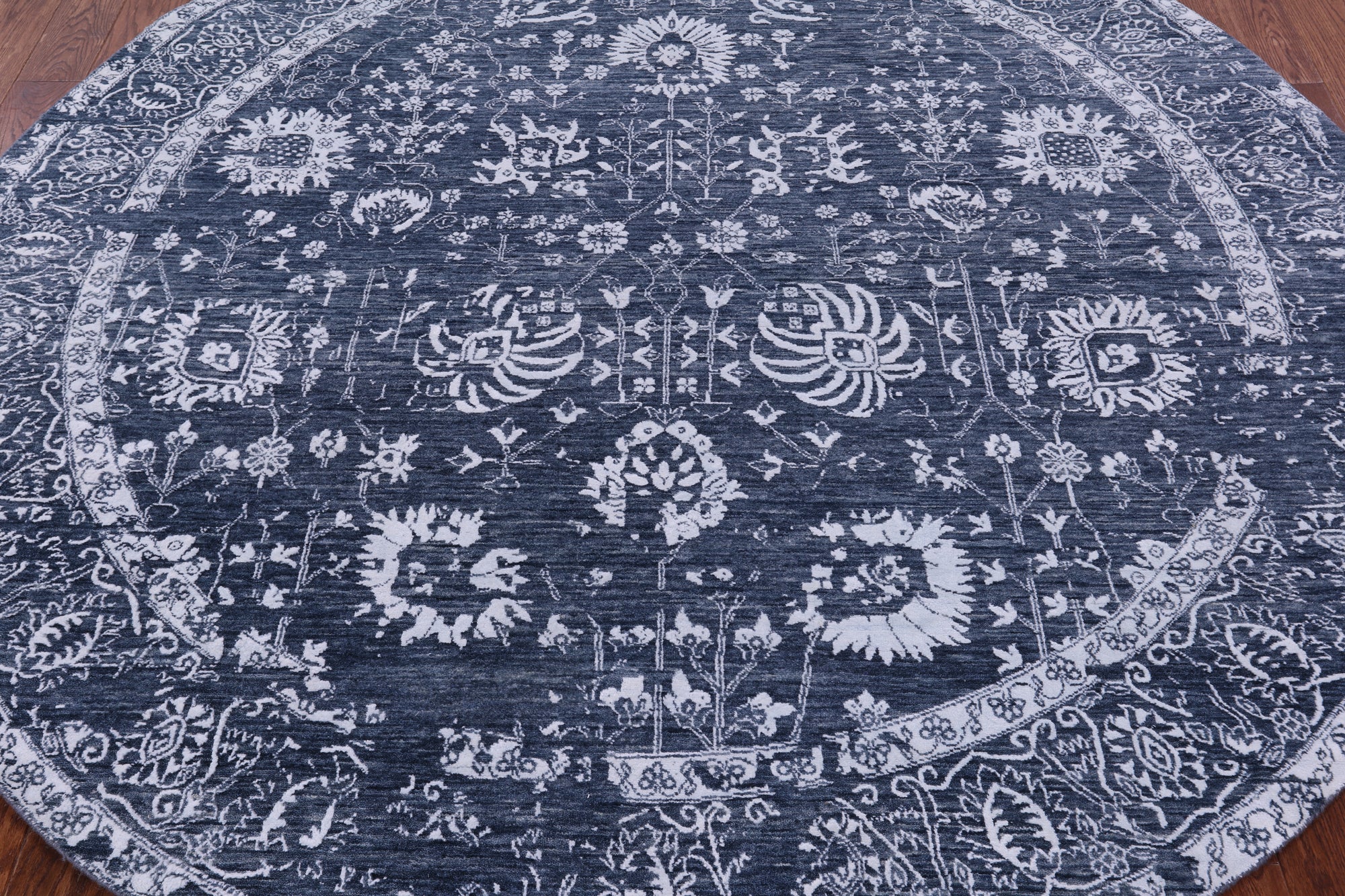 Grey Round Persian Hand Knotted Wool & Silk Rug - 7' 11" X 7' 11" - Golden Nile