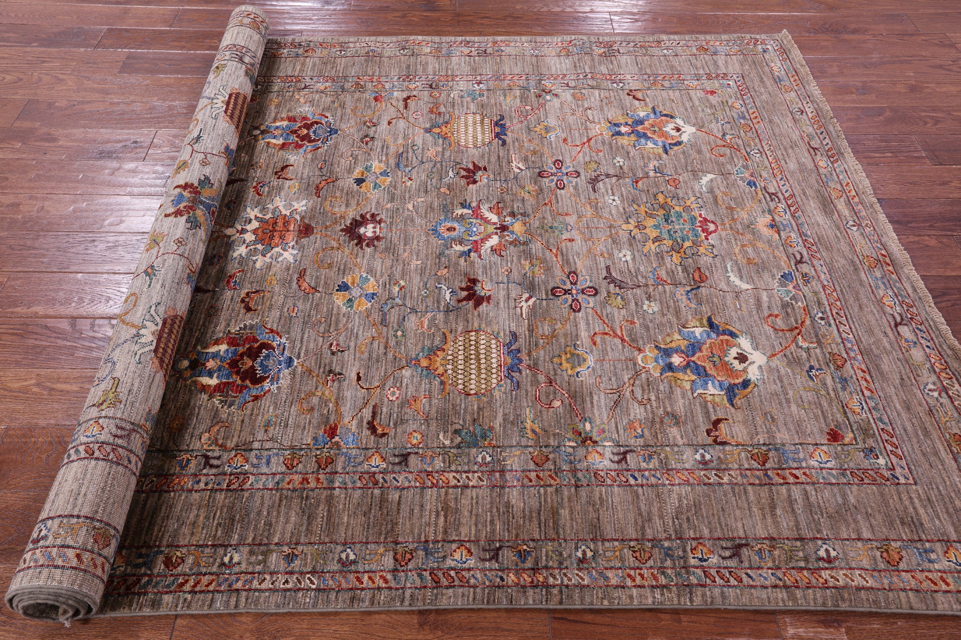 Peshawar Hand Knotted Wool Rug - 5' 7" X 8' 1" - Golden Nile