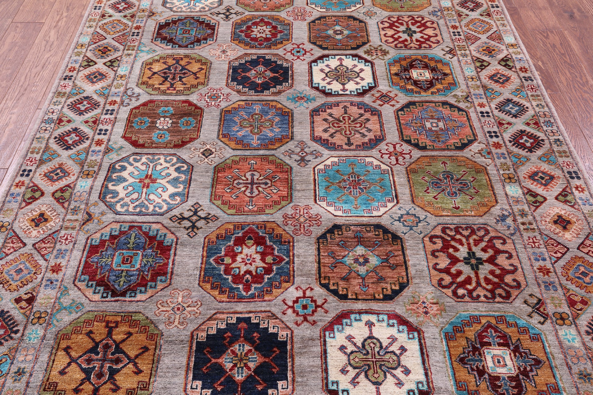 Turkmen Ersari Hand Knotted Wool Rug - 5' 7" X 8' 3" - Golden Nile