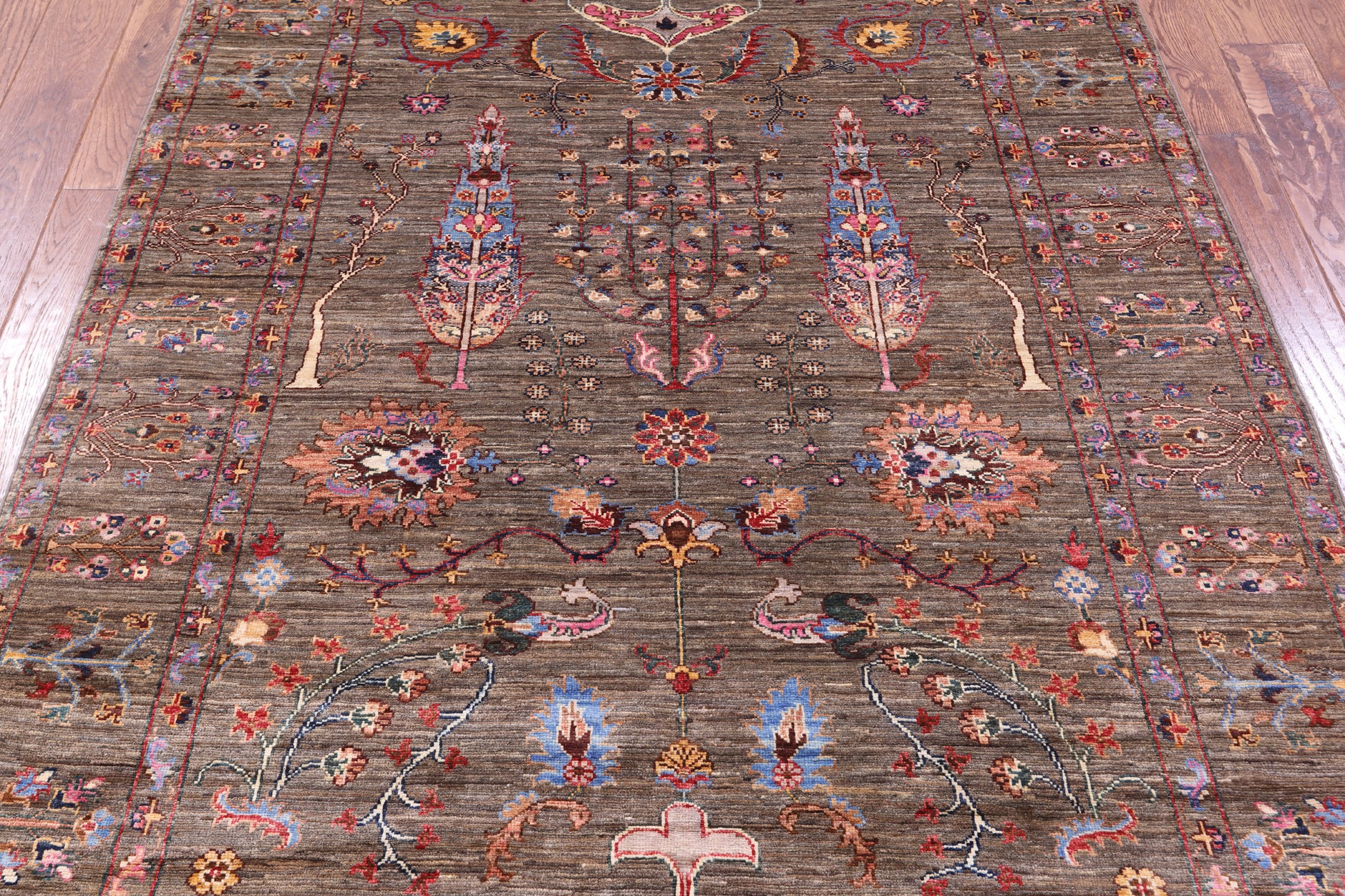 Peshawar Hand Knotted Wool Rug - 4' 10" X 6' 7" - Golden Nile