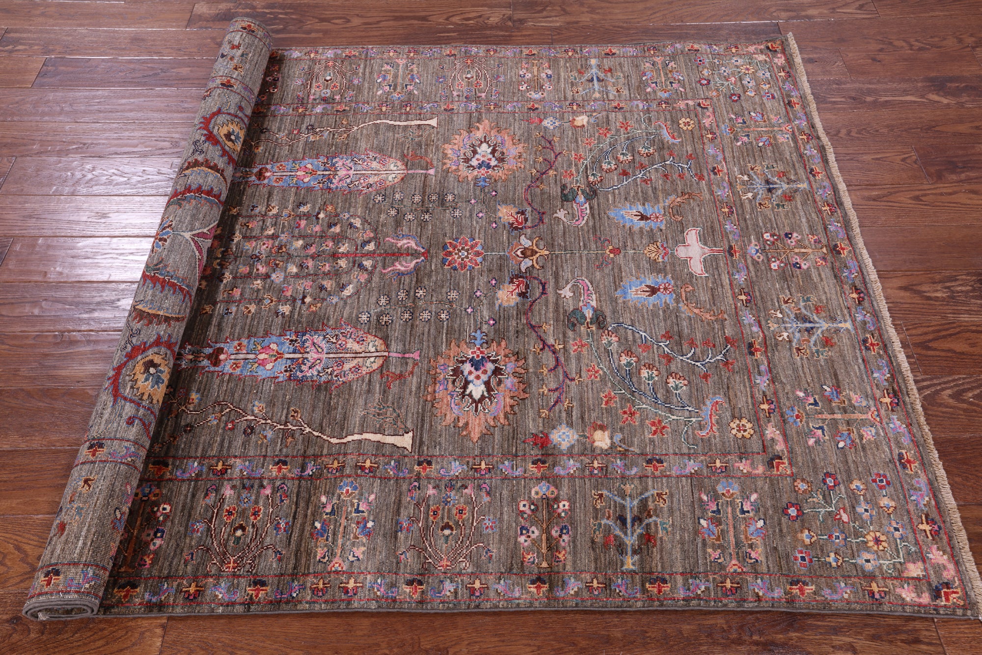 Peshawar Hand Knotted Wool Rug - 4' 10" X 6' 7" - Golden Nile