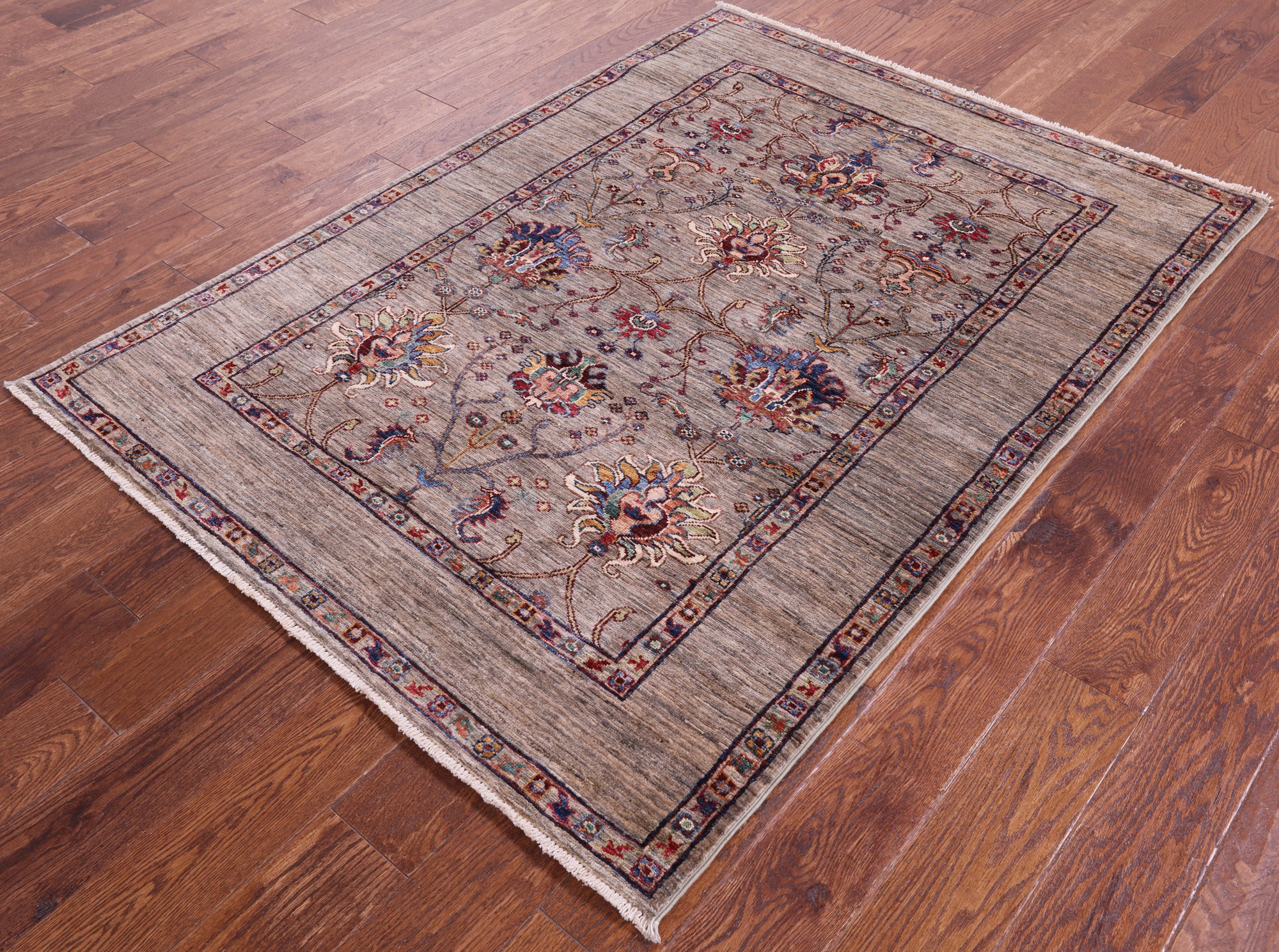 Peshawar Hand Knotted Wool Rug - 4' 2" X 5' 9" - Golden Nile