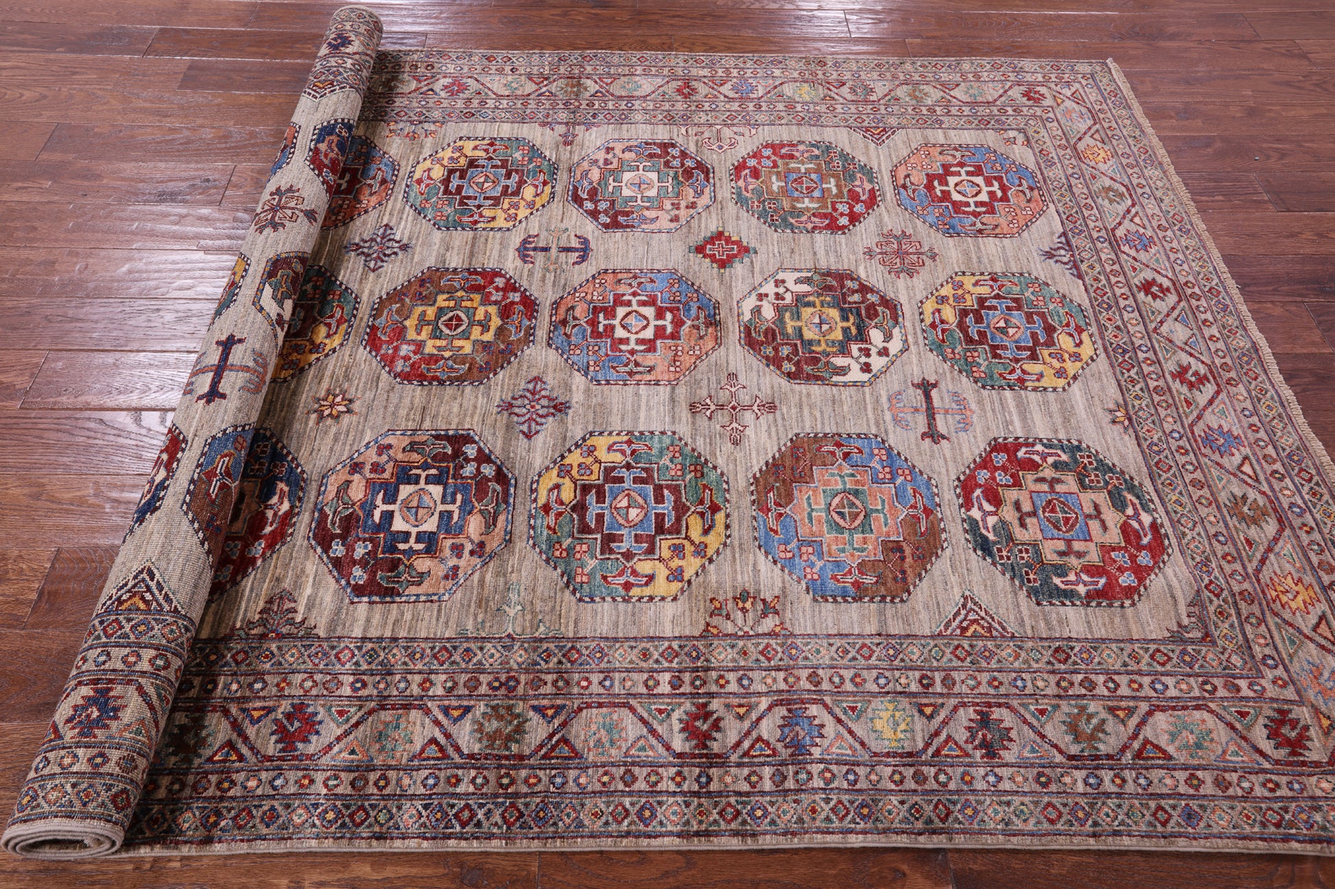 Turkmen Ersari Hand Knotted Wool Rug - 5' 9" X 7' 10" - Golden Nile