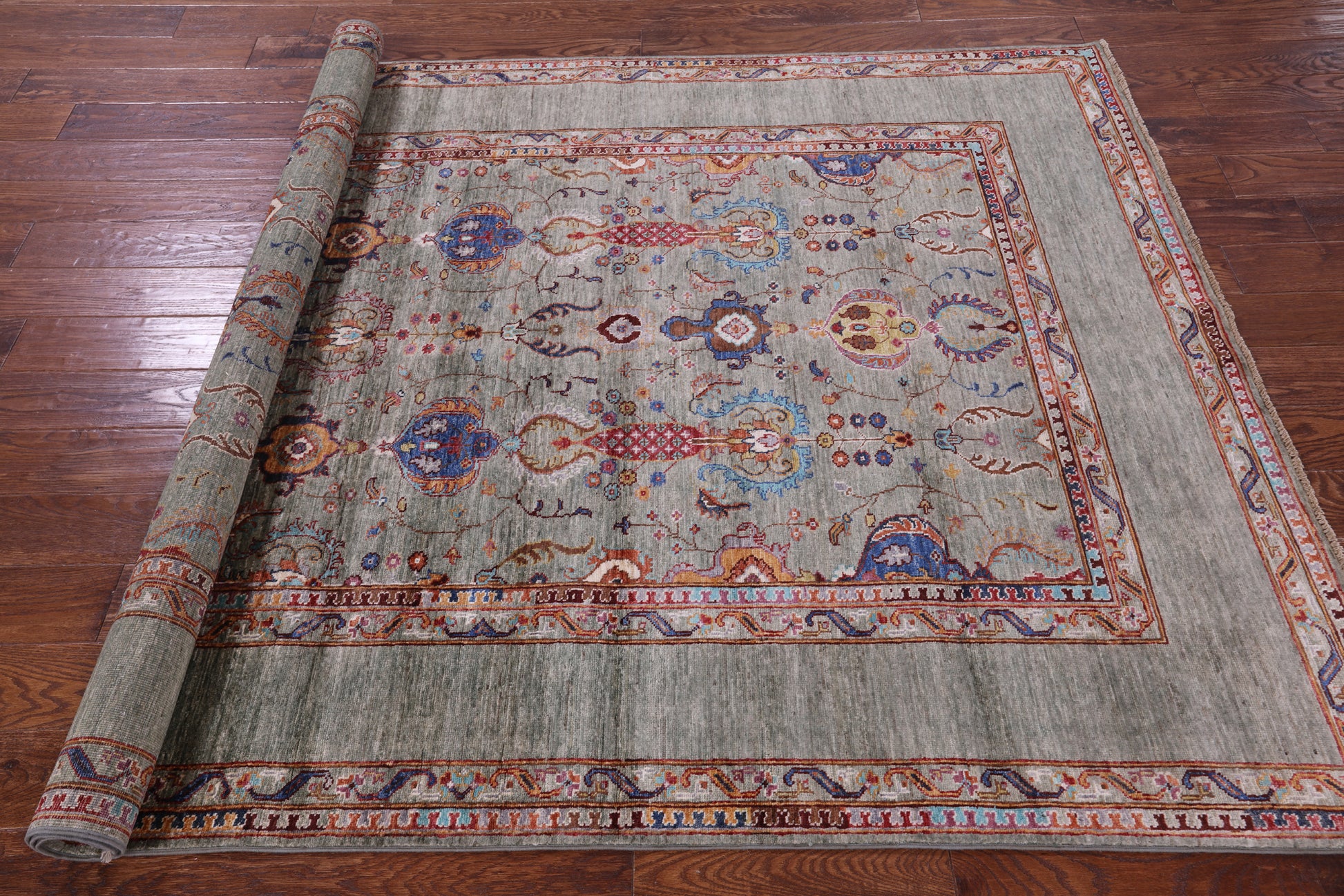 Green Peshawar Hand Knotted Wool Rug - 5' 7" X 8' 1" - Golden Nile