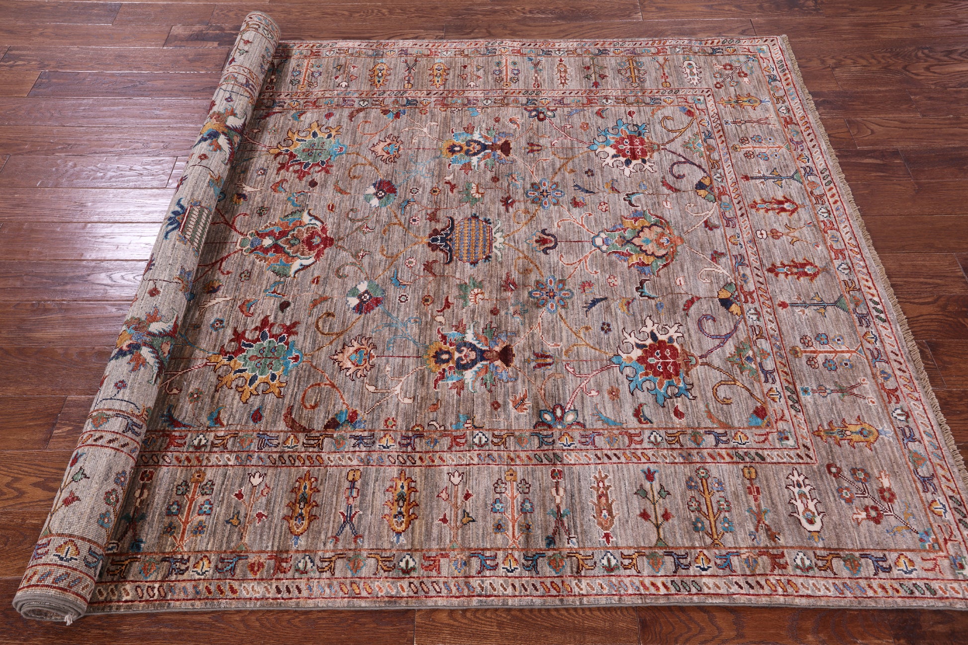Peshawar Hand Knotted Wool Rug - 5' 9" X 7' 11" - Golden Nile