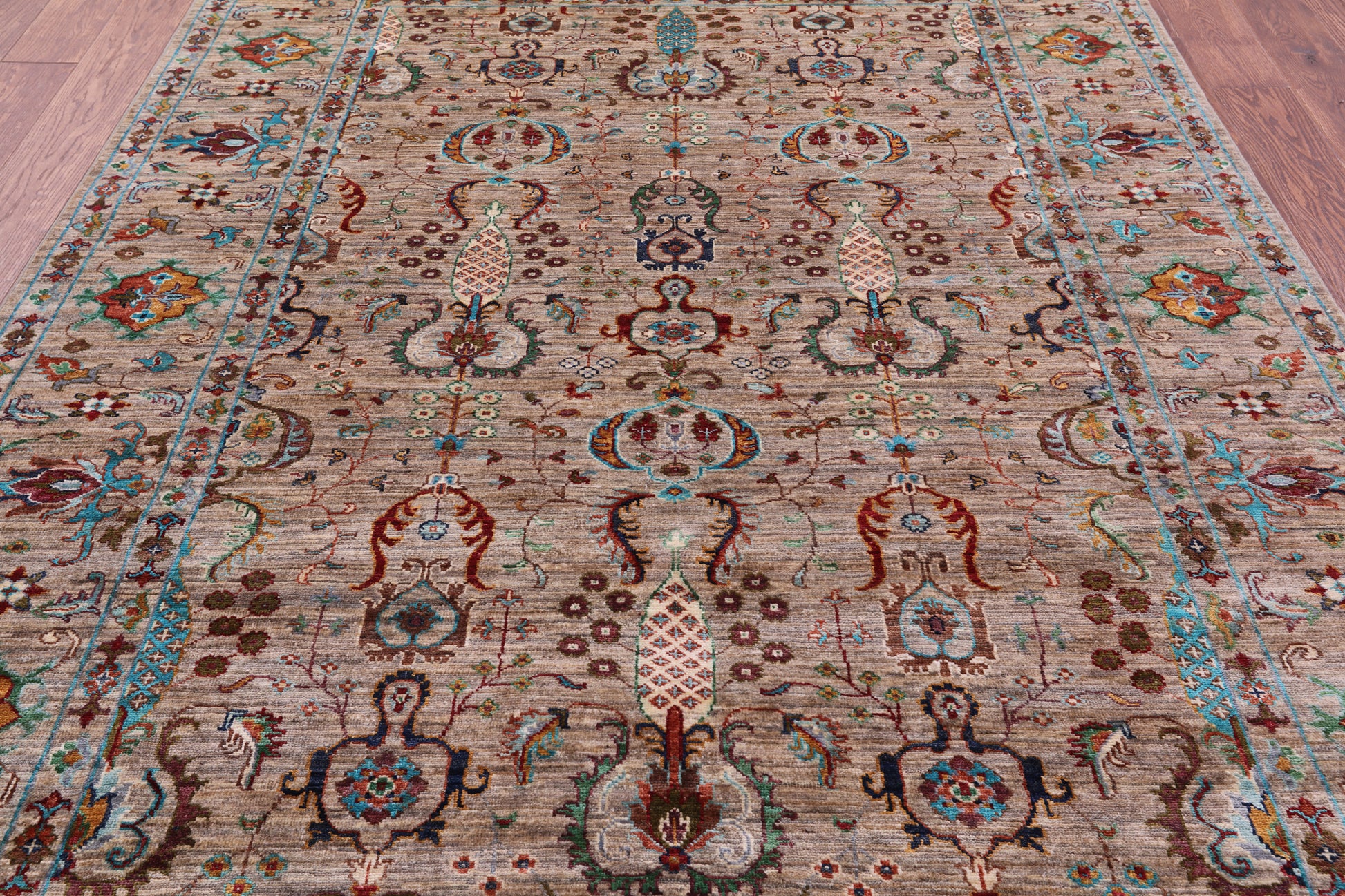 Peshawar Hand Knotted Wool Rug - 5' 9" X 7' 9" - Golden Nile