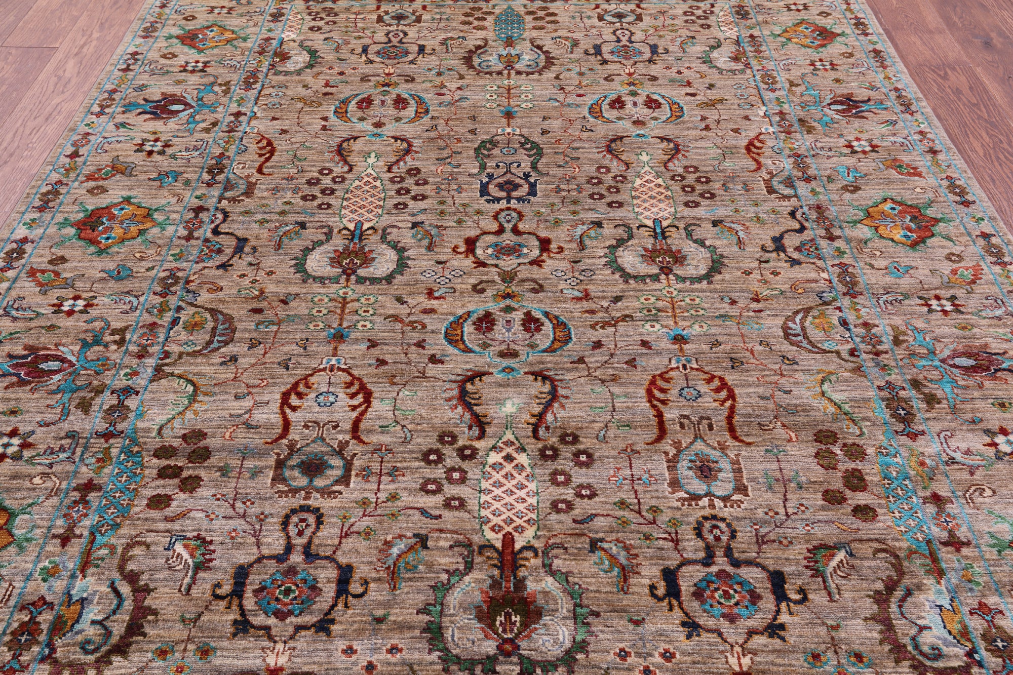 Peshawar Hand Knotted Wool Rug - 5' 9" X 7' 9" - Golden Nile