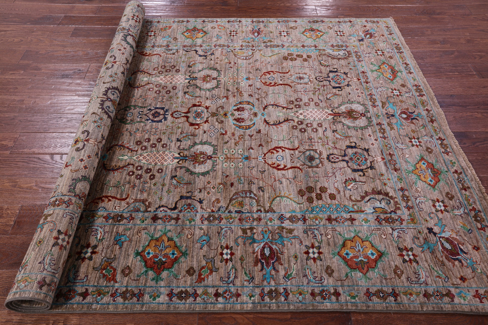 Peshawar Hand Knotted Wool Rug - 5' 9" X 7' 9" - Golden Nile