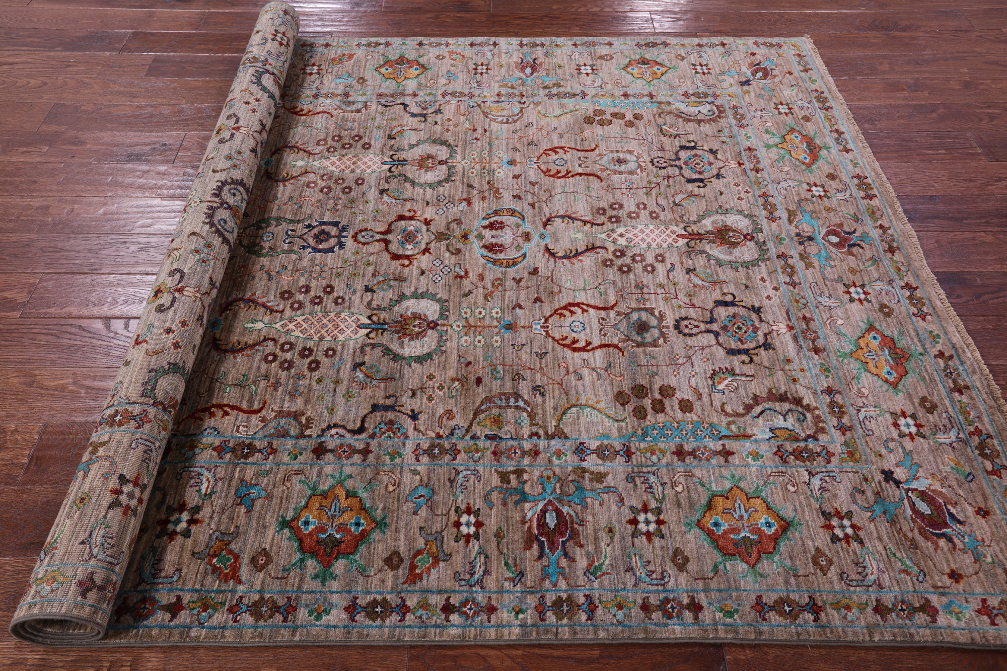 Peshawar Hand Knotted Wool Rug - 5' 9" X 7' 9" - Golden Nile
