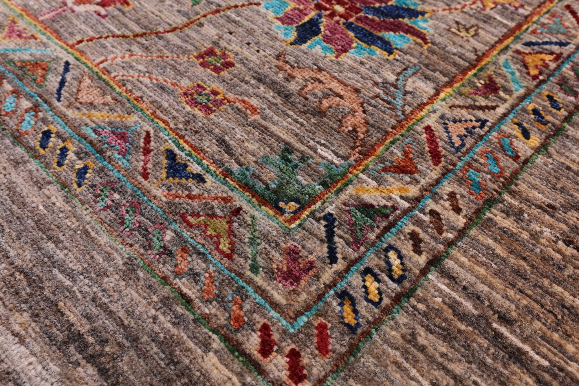 Peshawar Hand Knotted Wool Rug - 5' 9" X 8' 3" - Golden Nile