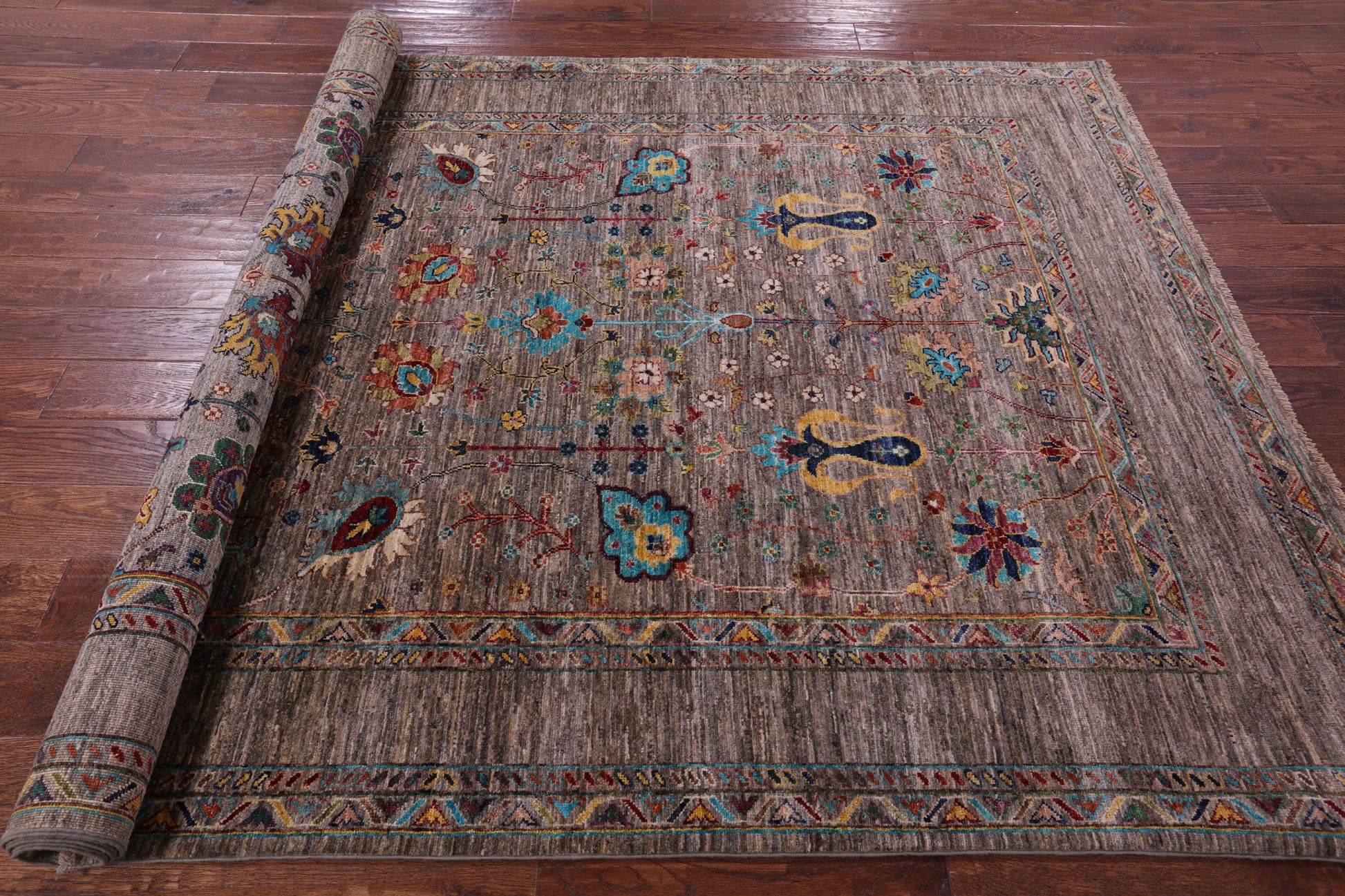 Peshawar Hand Knotted Wool Rug - 5' 9" X 8' 3" - Golden Nile