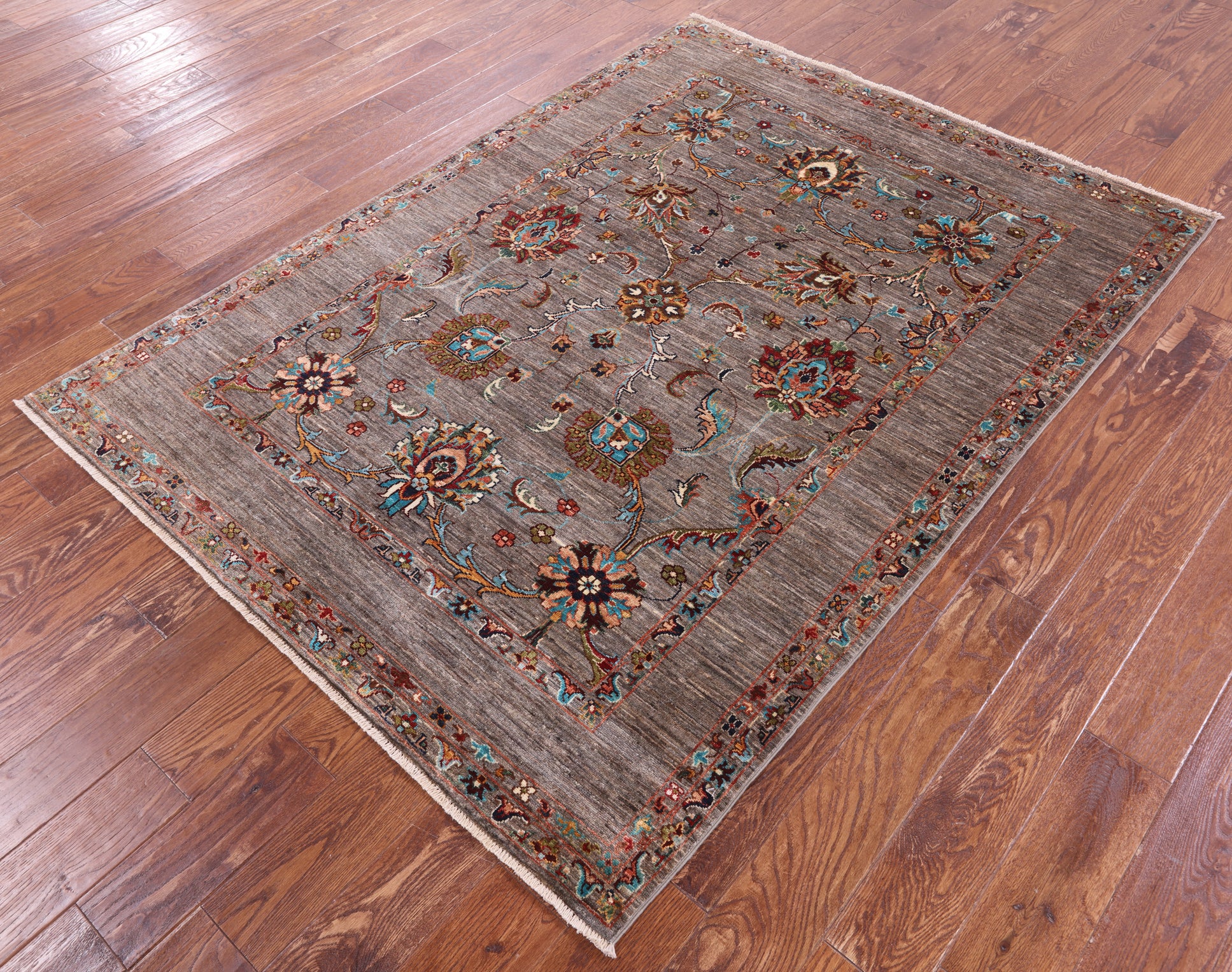 Peshawar Hand Knotted Wool Rug - 4' 11" X 6' 8" - Golden Nile