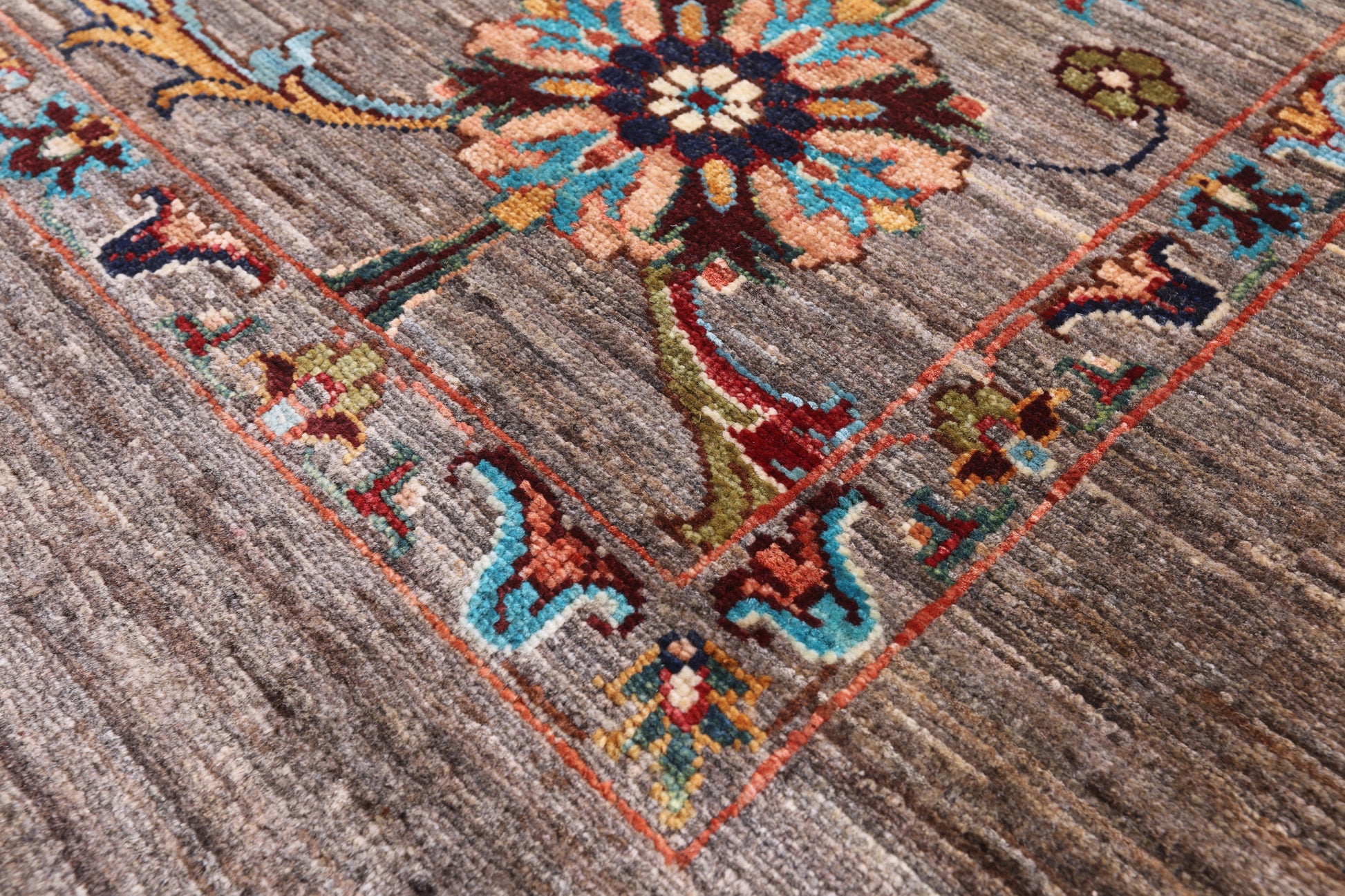 Peshawar Hand Knotted Wool Rug - 4' 11" X 6' 8" - Golden Nile
