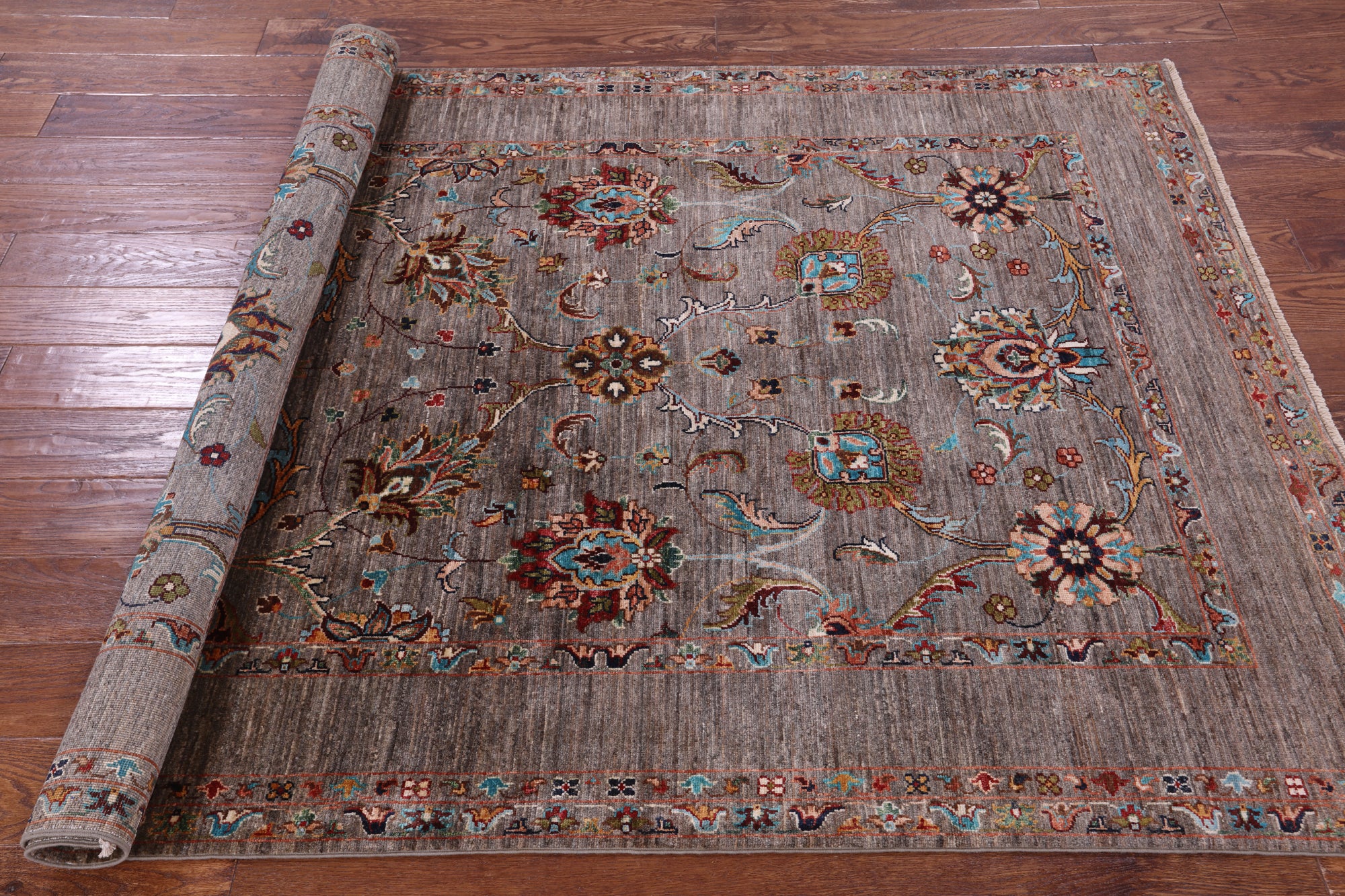 Peshawar Hand Knotted Wool Rug - 4' 11" X 6' 8" - Golden Nile