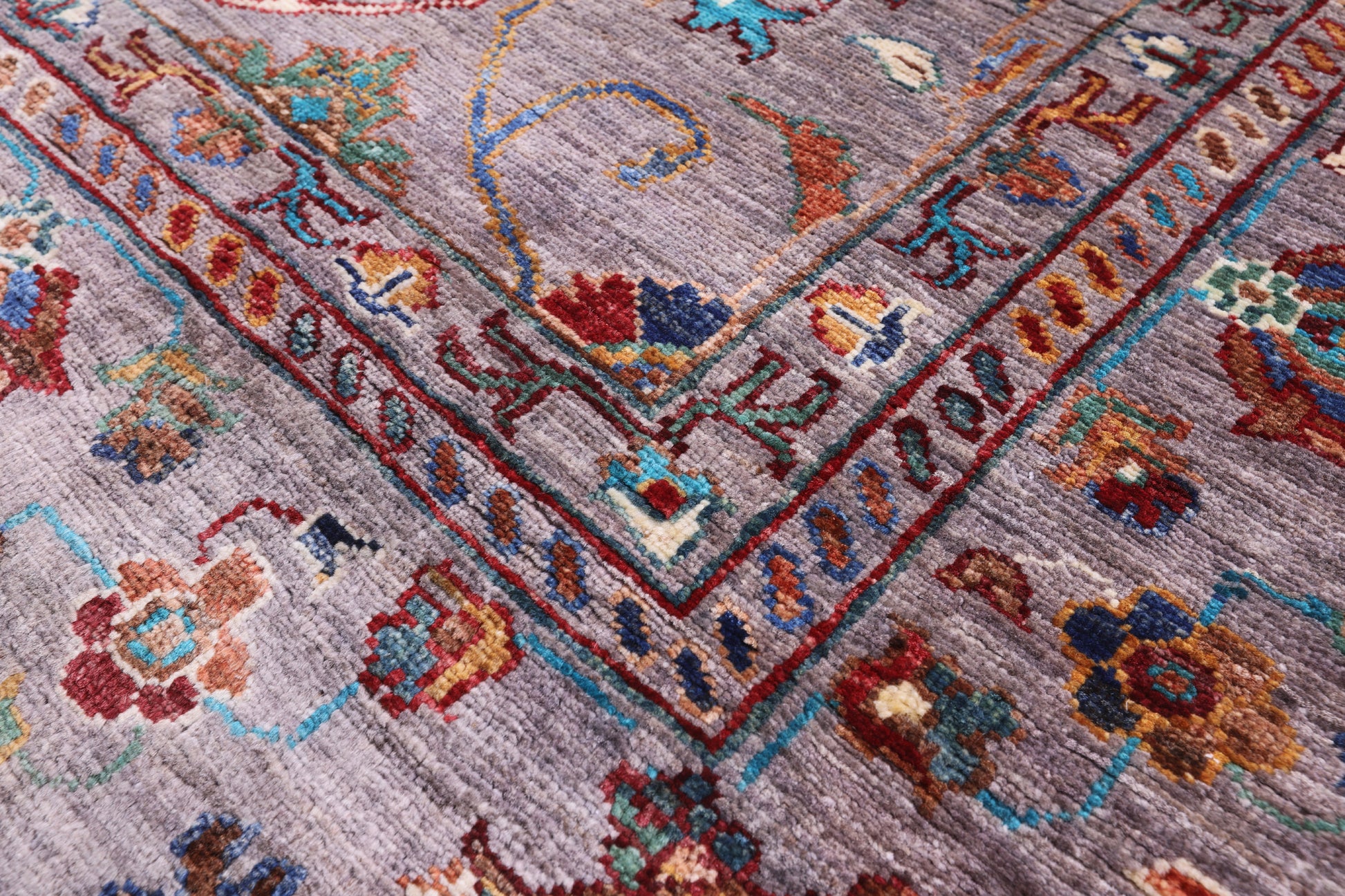 Peshawar Hand Knotted Wool Rug - 5' 9" X 7' 10" - Golden Nile