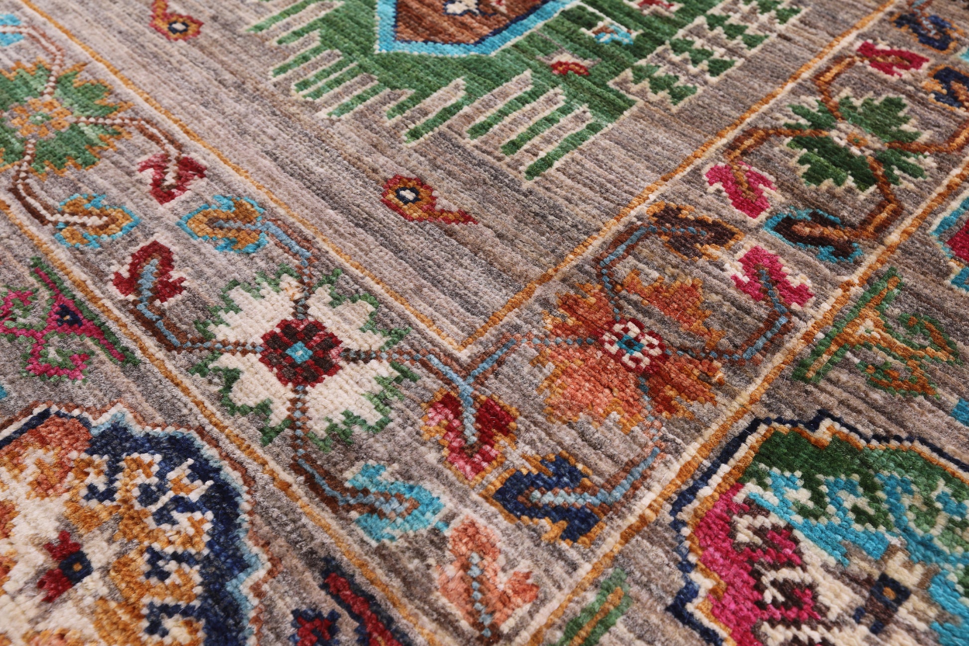 Turkmen Ersari Hand Knotted Wool Rug - 5' 7" X 7' 9" - Golden Nile