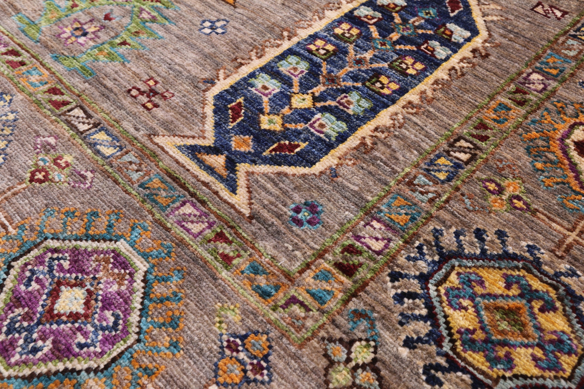 Turkmen Ersari Hand Knotted Wool Rug - 4' 11" X 6' 9" - Golden Nile