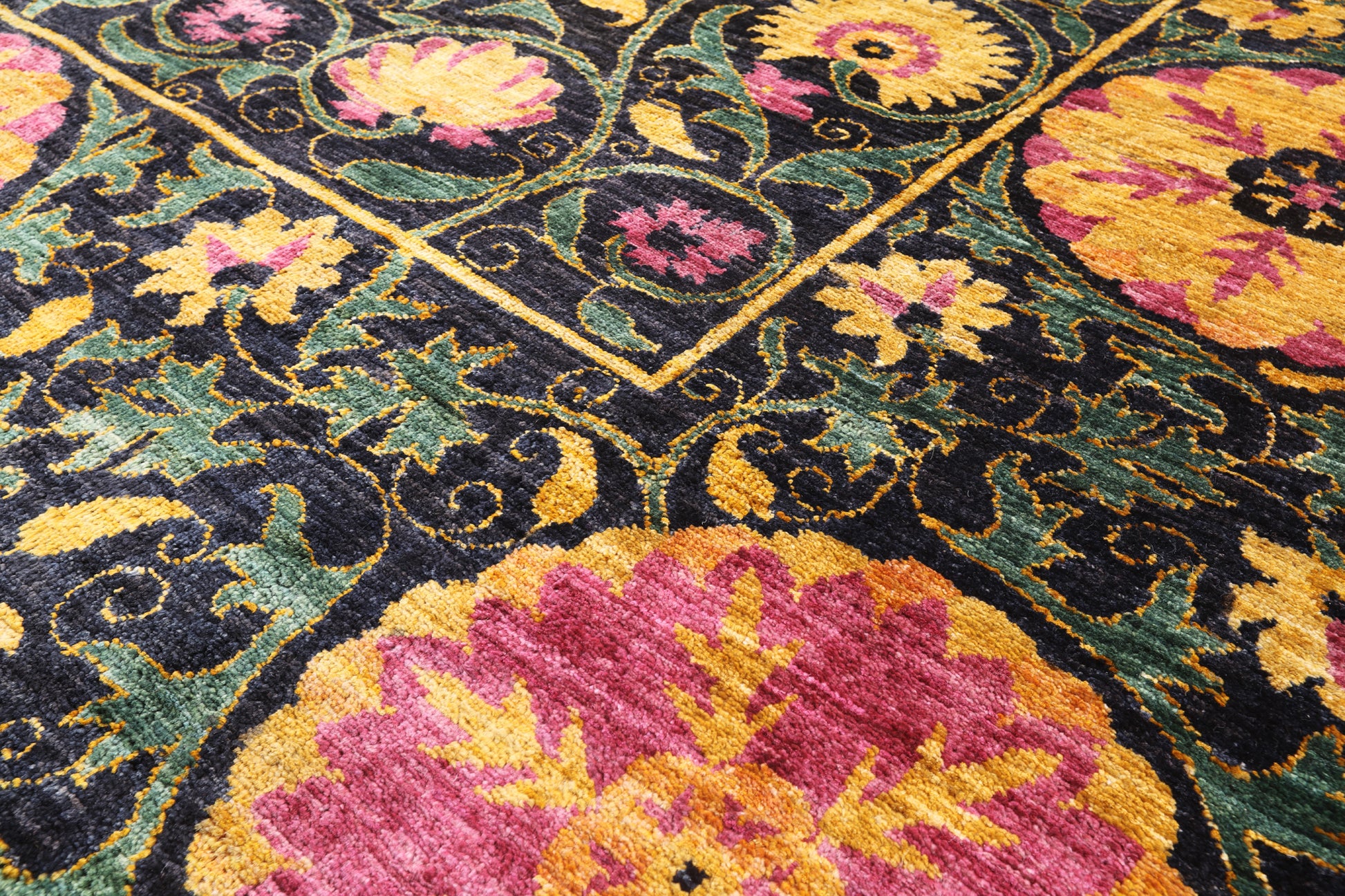 Black William Morris Handmade Wool Area Rug - 6' 2" X 9' 1" - Golden Nile