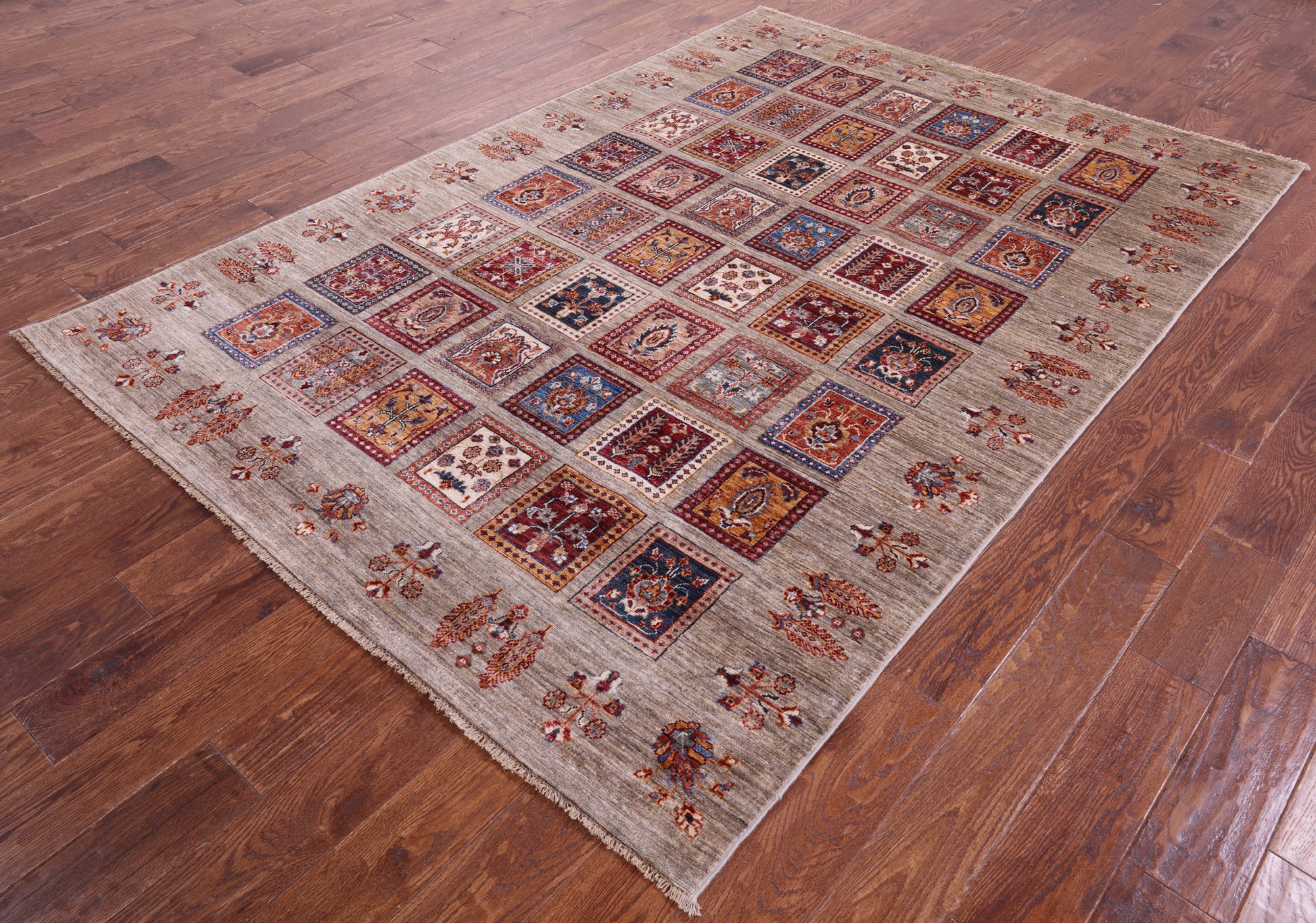 Garden Design Persian Handmade Wool Rug - 5' 9" X 8' 3" - Golden Nile