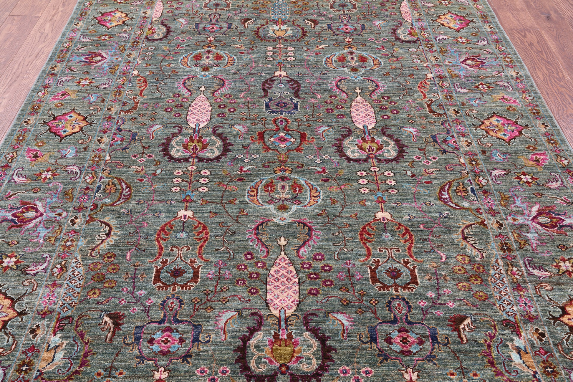 Green Peshawar Hand Knotted Wool Rug - 5' 10" X 7' 10" - Golden Nile