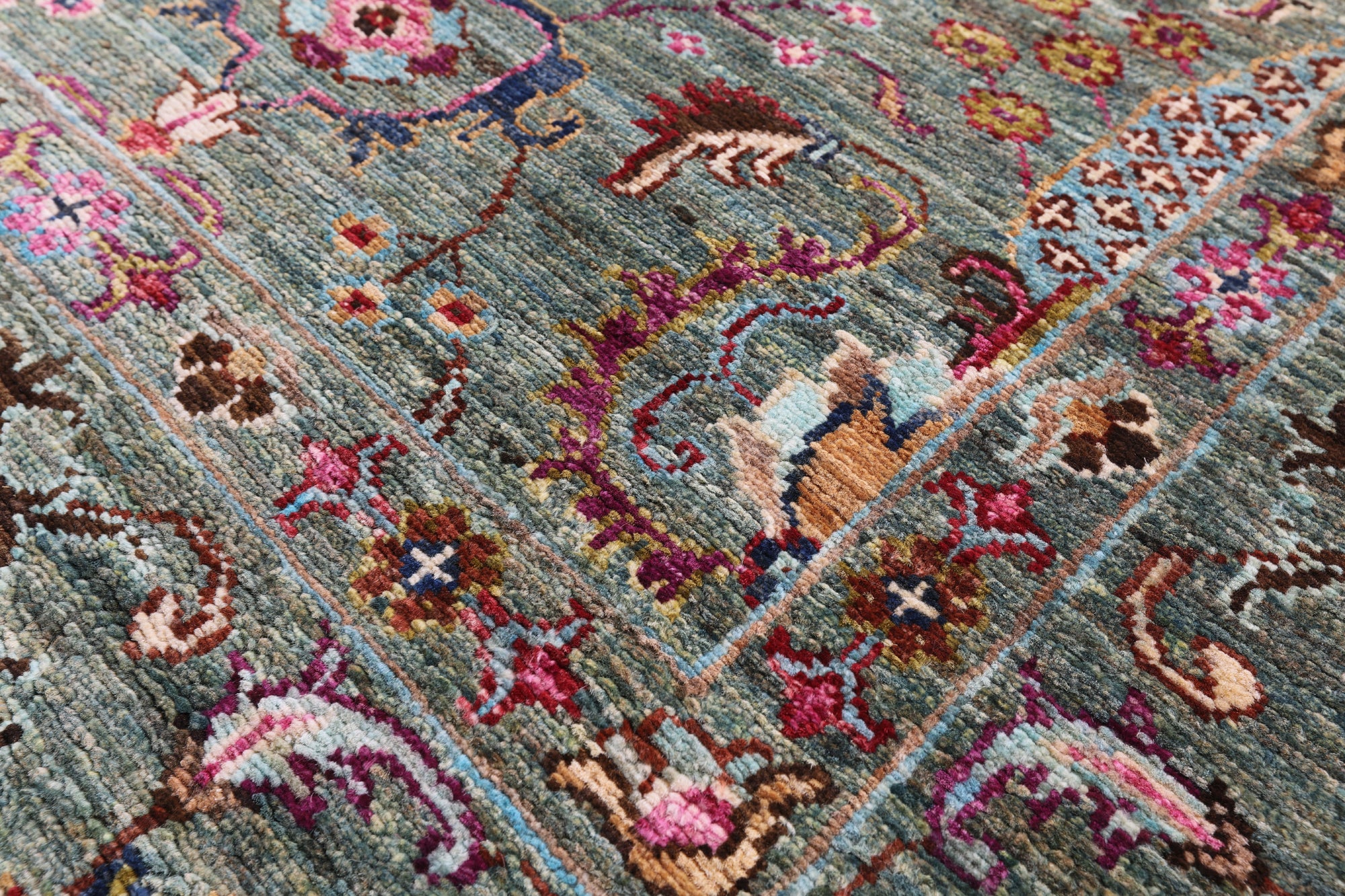 Green Peshawar Hand Knotted Wool Rug - 5' 10" X 7' 10" - Golden Nile