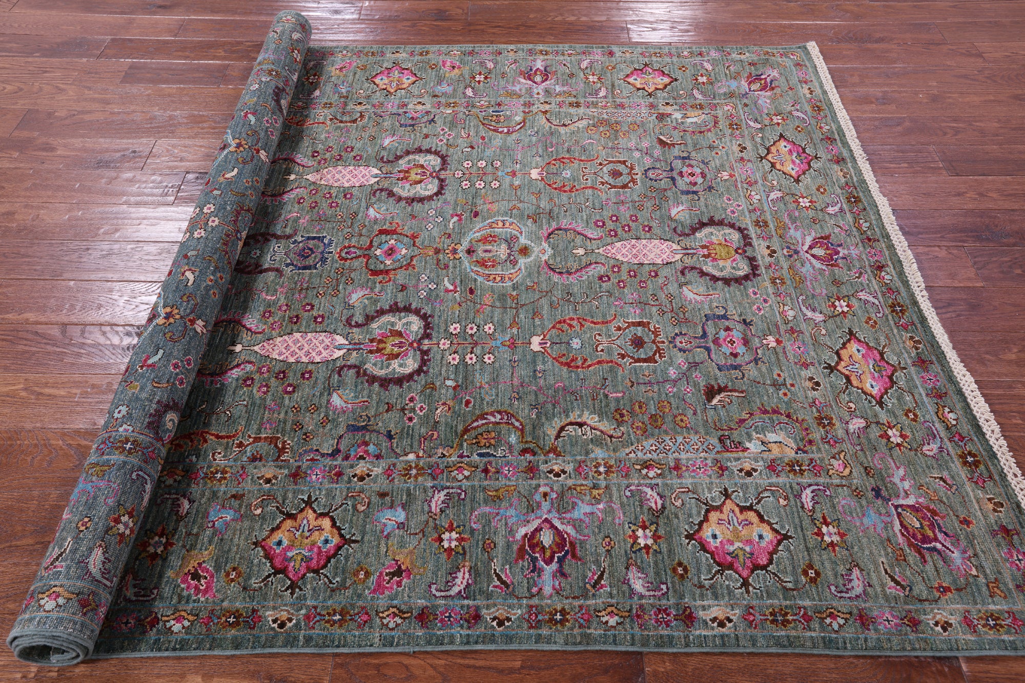Green Peshawar Hand Knotted Wool Rug - 5' 10" X 7' 10" - Golden Nile