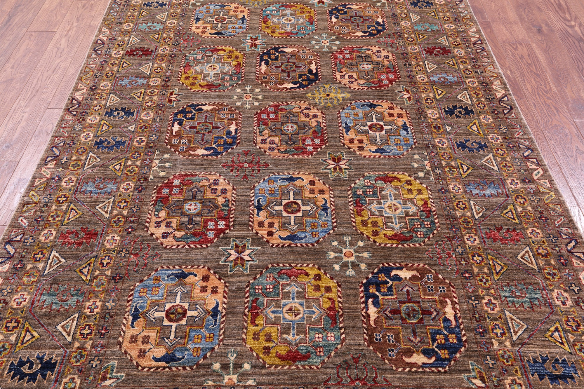 Turkmen Ersari Hand Knotted Wool Rug - 5' 6" X 9' 9" - Golden Nile