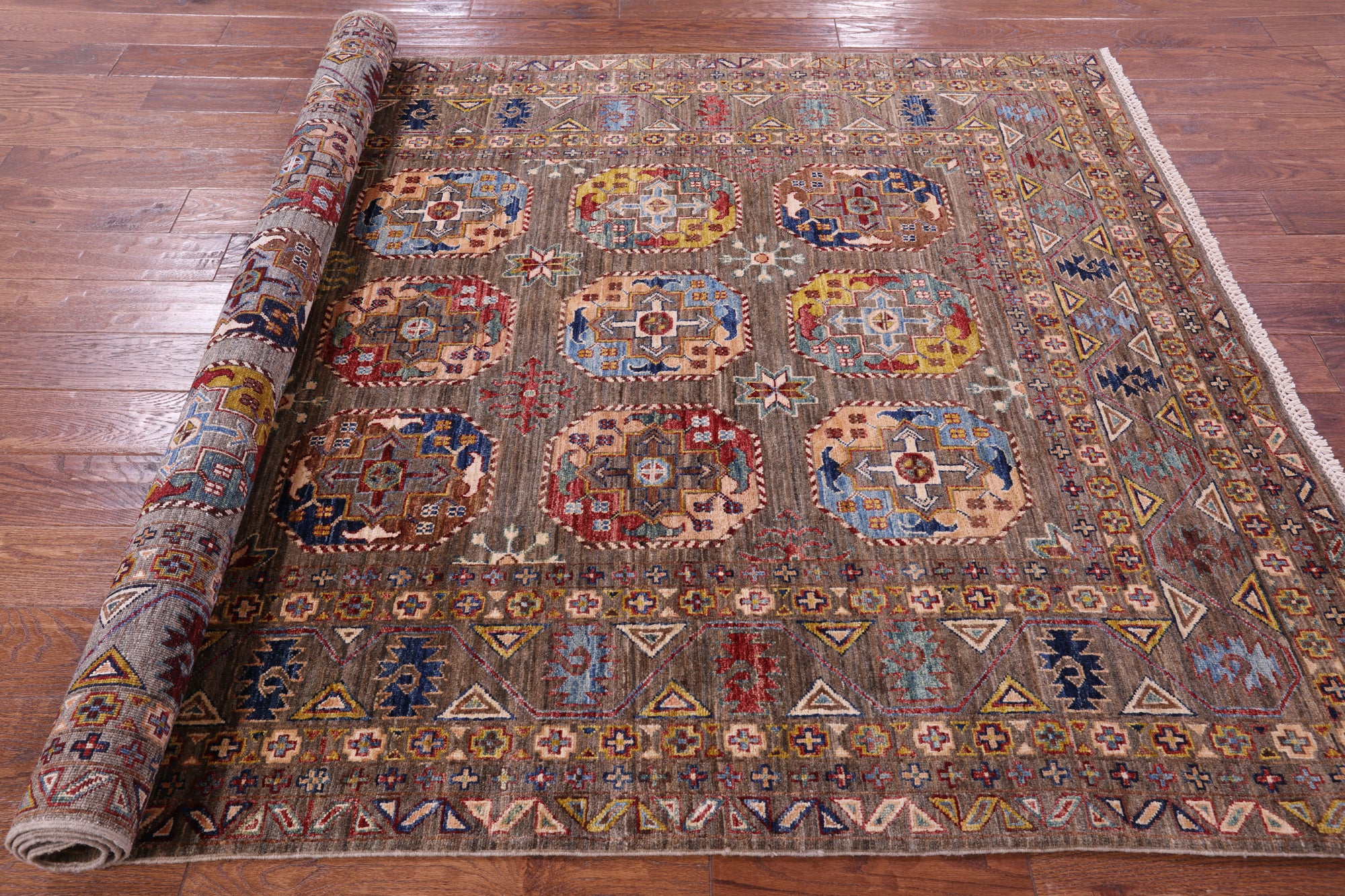 Turkmen Ersari Hand Knotted Wool Rug - 5' 6" X 9' 9" - Golden Nile