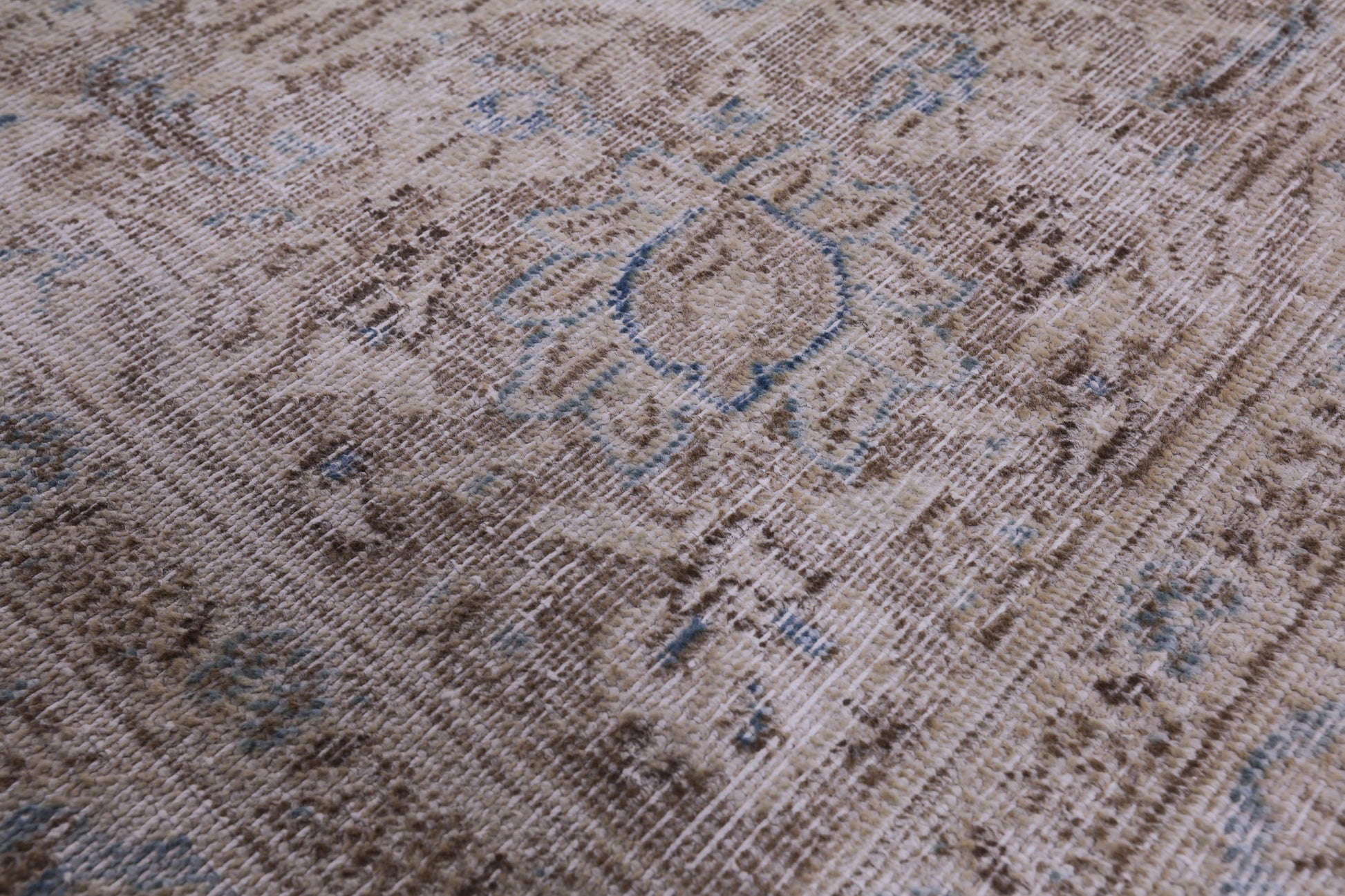 Ivory Persian Vintage White Wash Handmade Wool Rug - 9' 6" X 12' 6" - Golden Nile